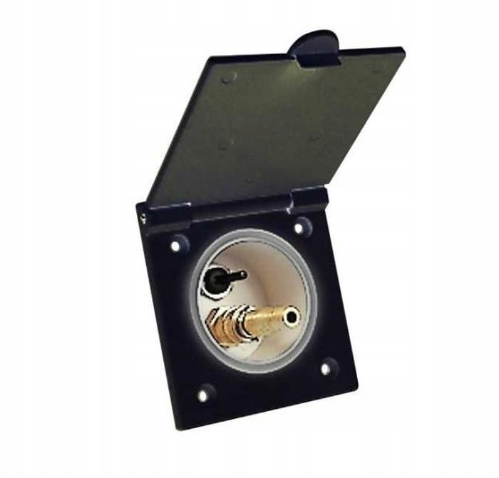 Внешнее подключение душа к автофургону Reich