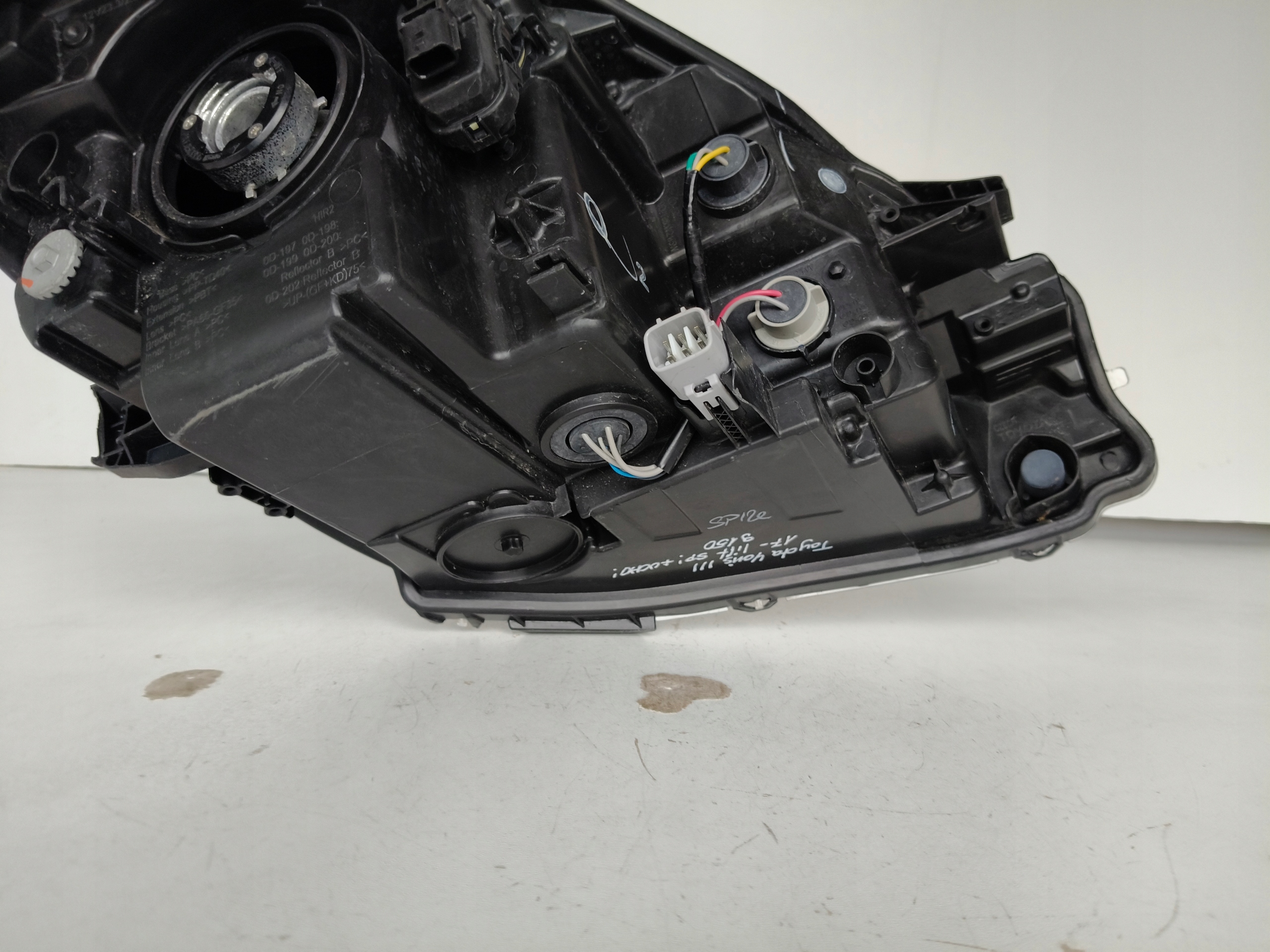 light left REFLEKTOR TOYOTA YARIS III 17- LIFT