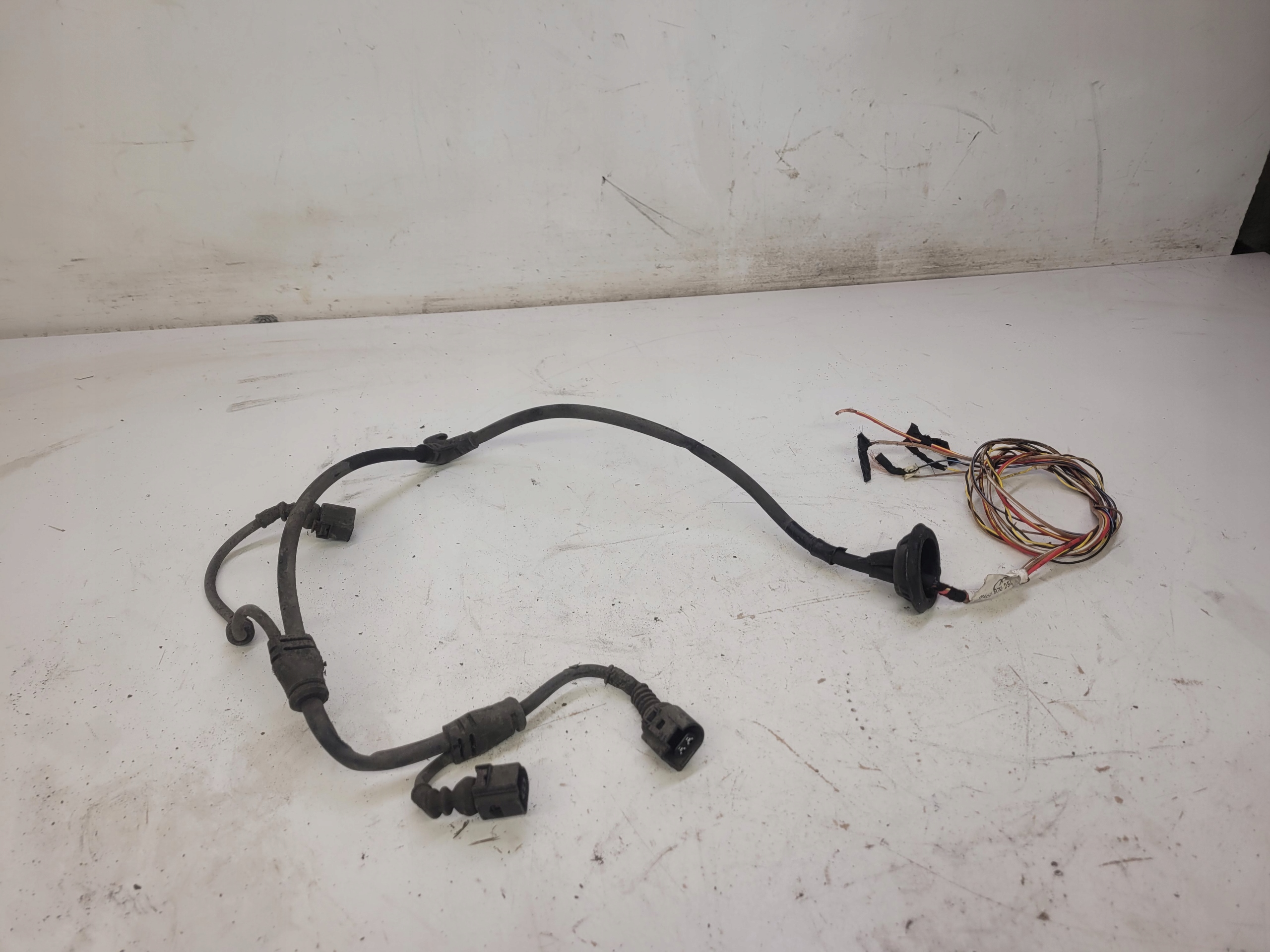 bundle of a caliper right rear part AUDI A4 B9 A5 8W0972254