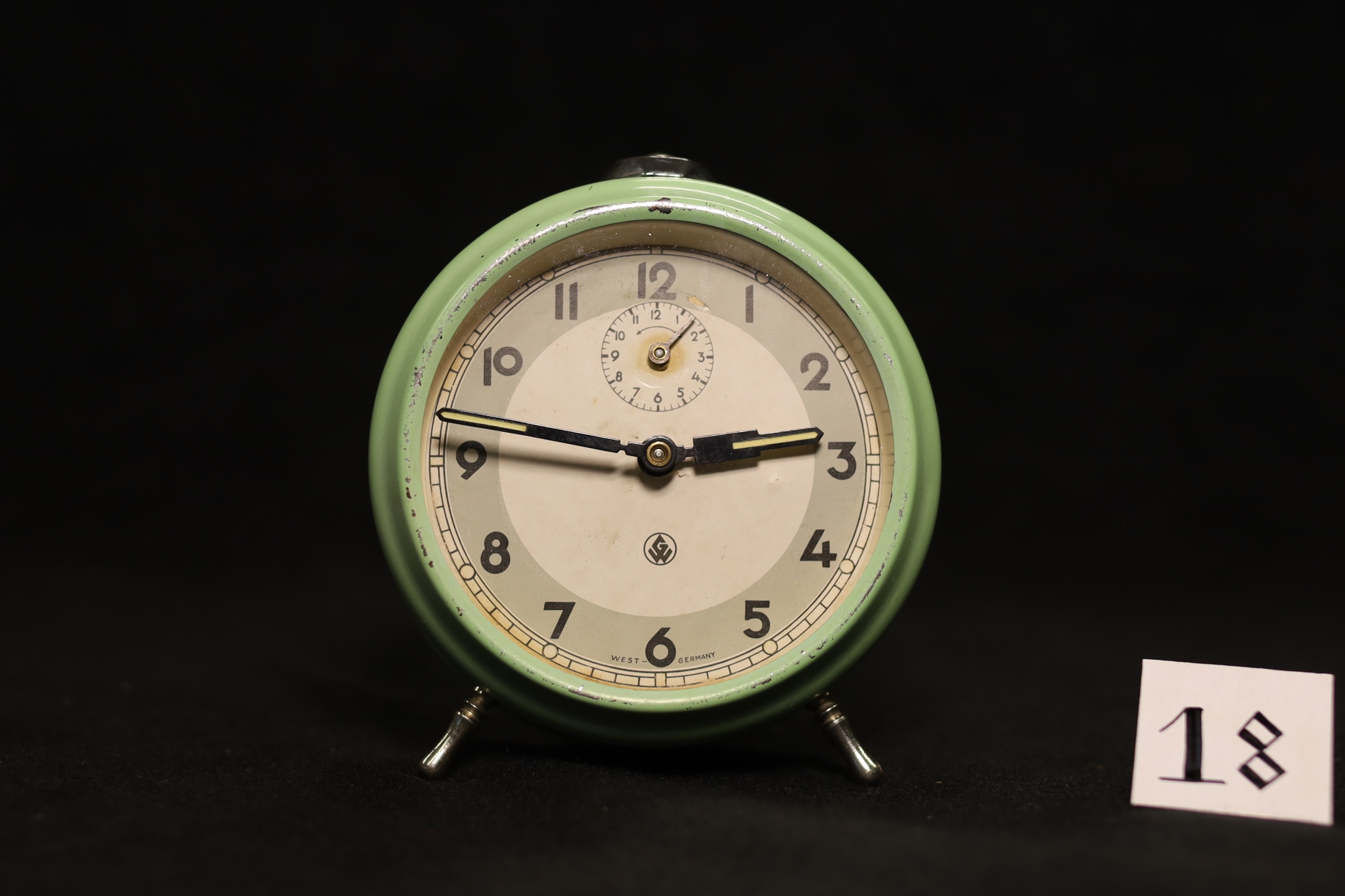 Stary budzik mechaniczny antyk