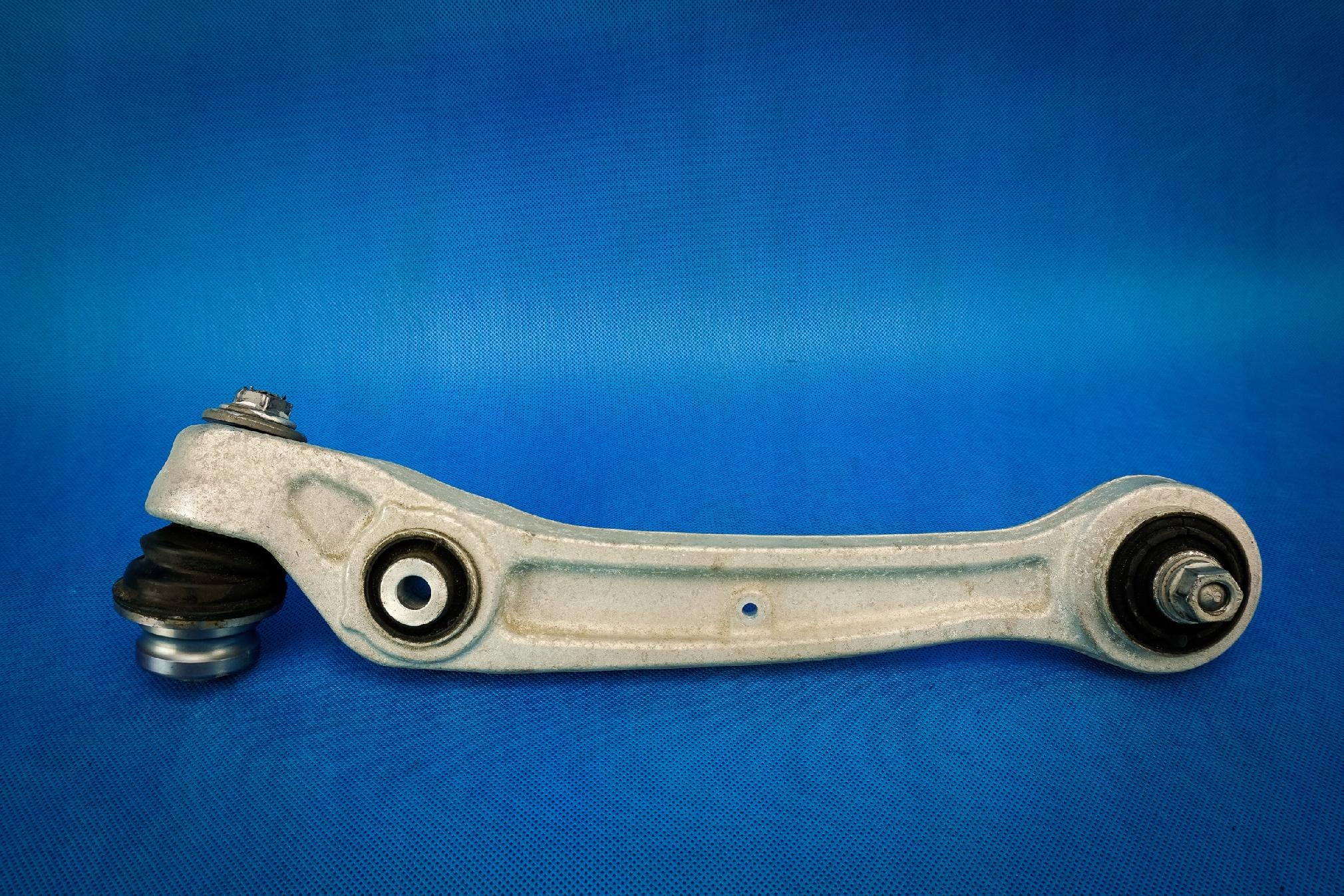arm nosny front Audi A8 S8 4H 4H0407151B