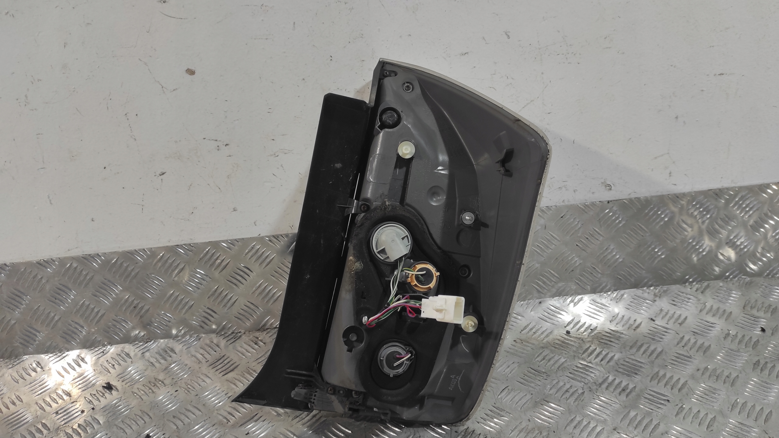 фонарь левый TOYOTA PRIUS III 09-15