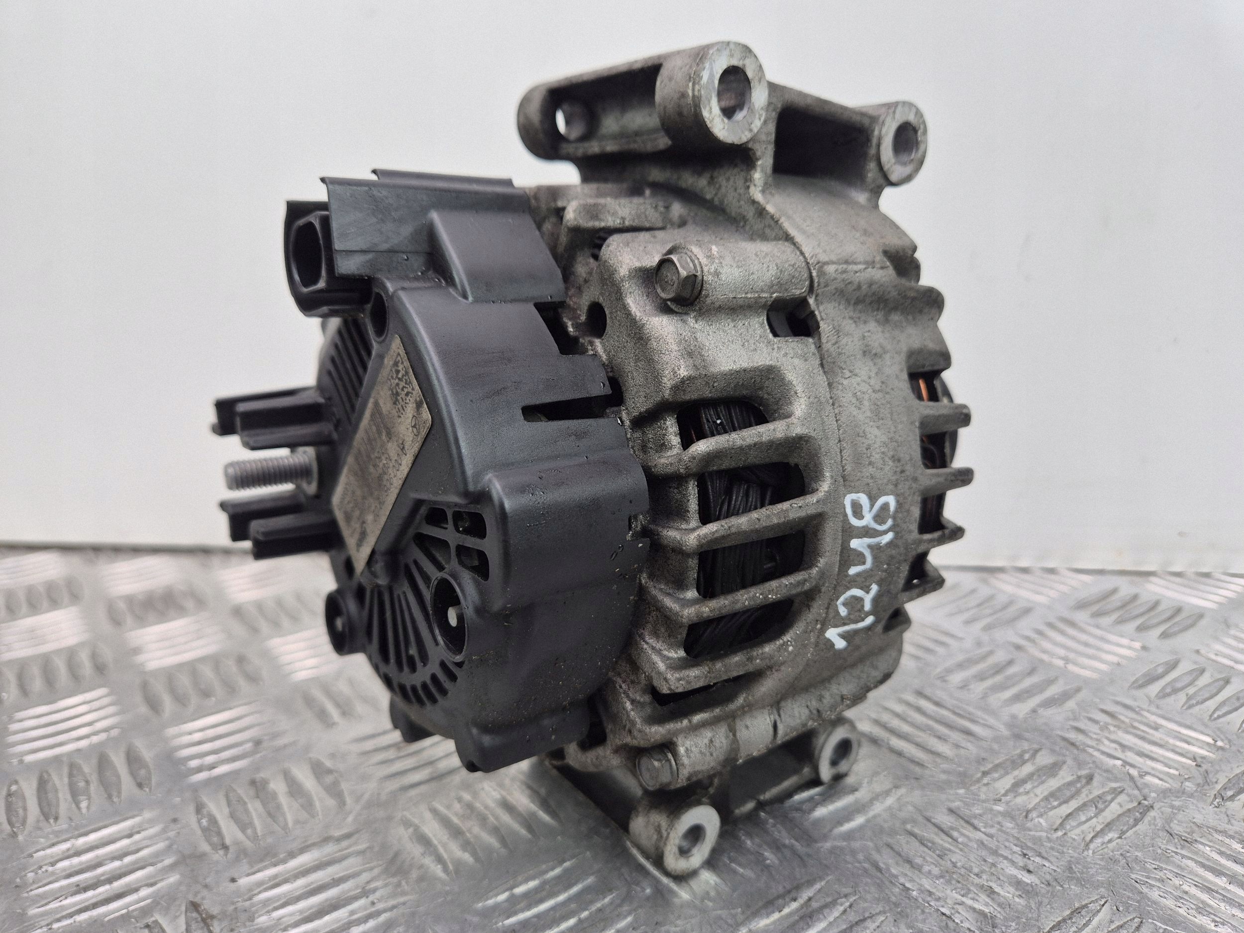 Mercedes C250 CGI W204 1.8 Alternator A0009067902