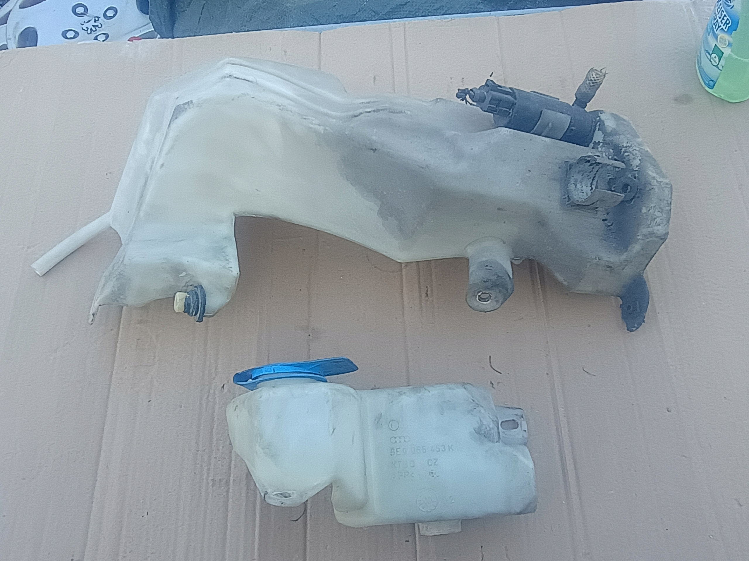 washer fluid tank below XENON 8E0955453 AUDI A4 B6