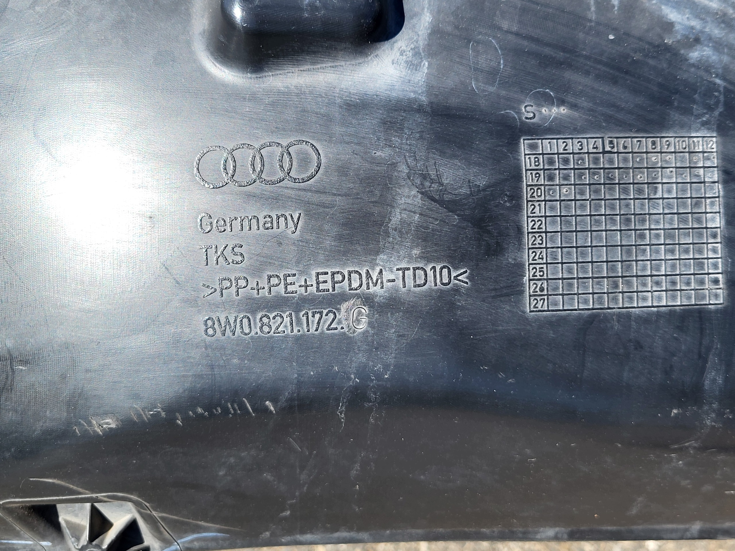 mudguard right front AUDI A4 B9 8W 8W0821172G OE