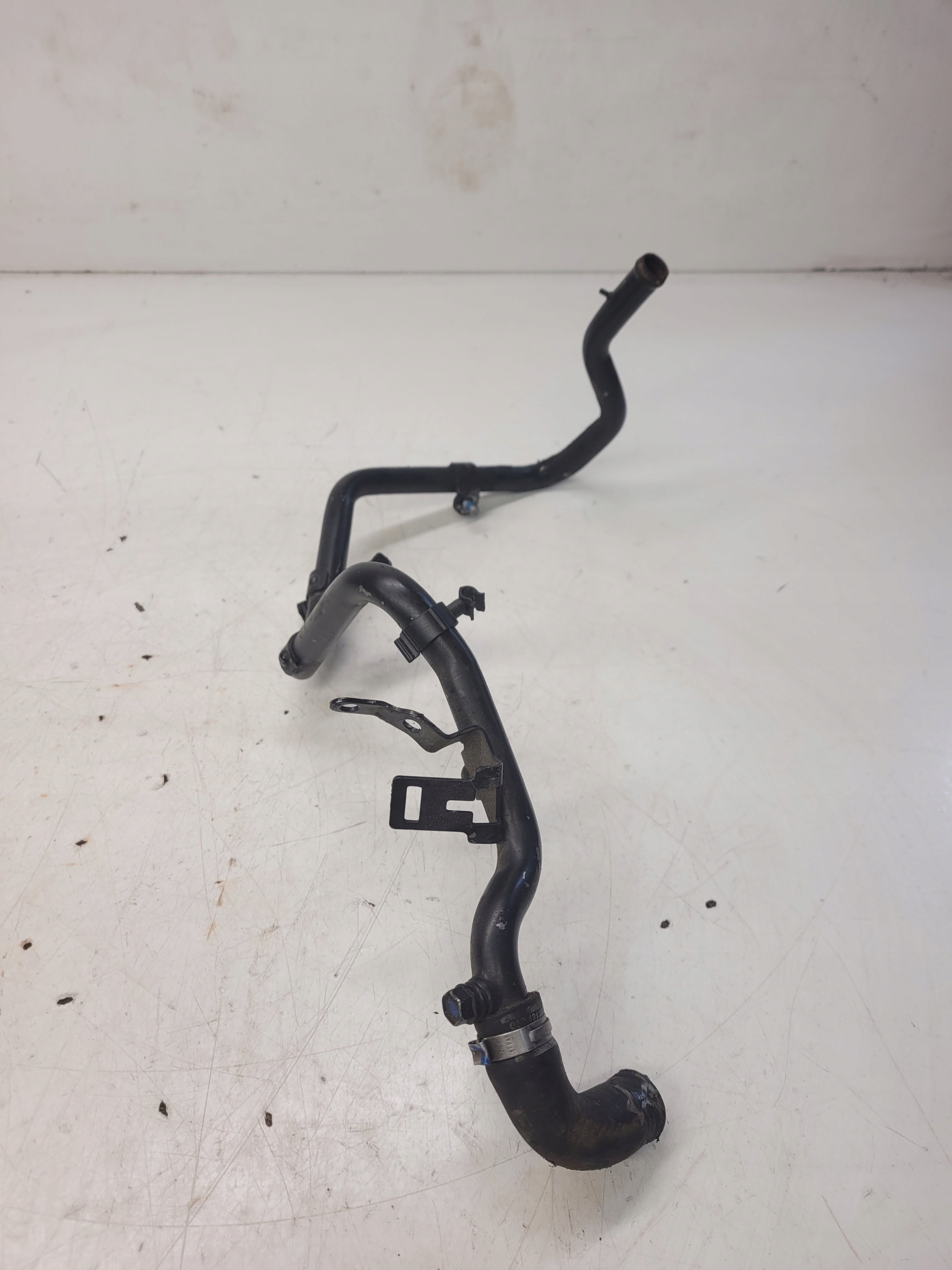 vedení hadice vody AUDI A6 C6 2.7 30 TDI 059121507AC