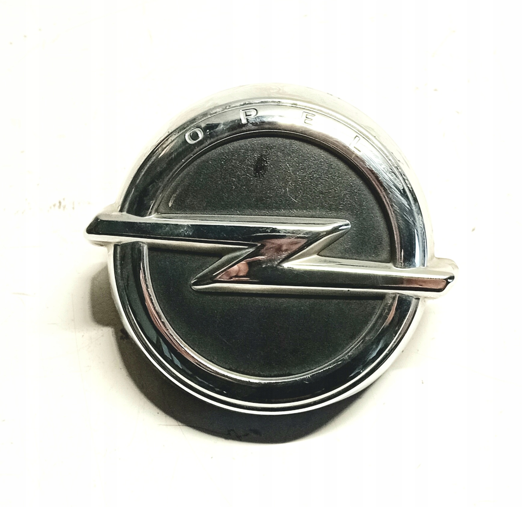 EMBLEMAT LOGO bonnet rear part OPEL CORSA E 39007842