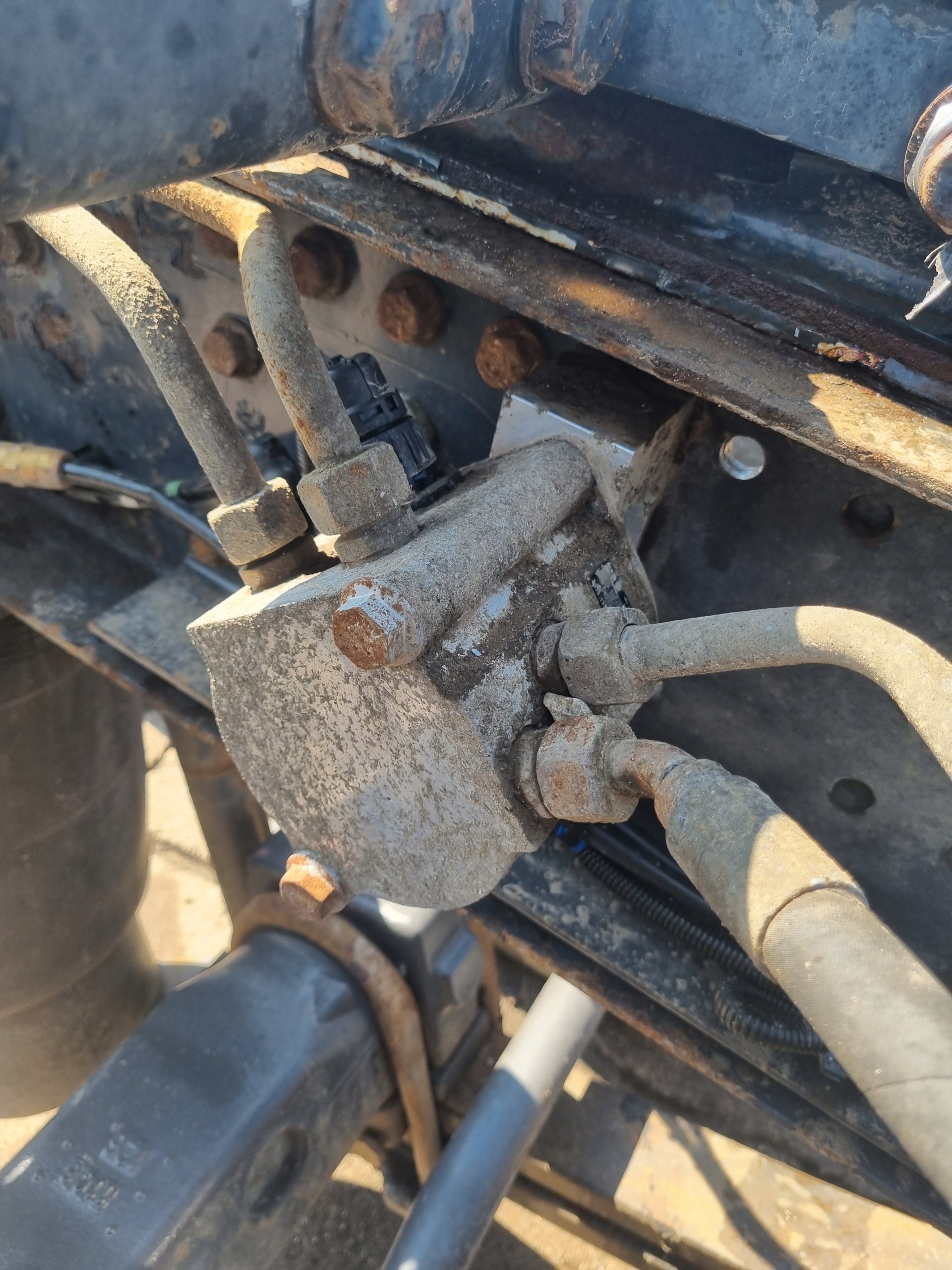 ROZDZIELACZ ZAWÓR HYDRAULICZNY OSI SKRĘTNEJ VOLVO FE FH FM RENAULT DXI