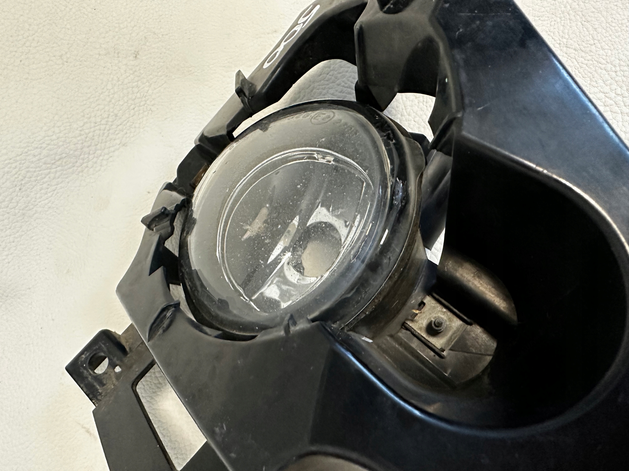 BMW E87 NEBELSCHEINWERFER RECHTS HALTER DES NEBELSCHEINWERFERS