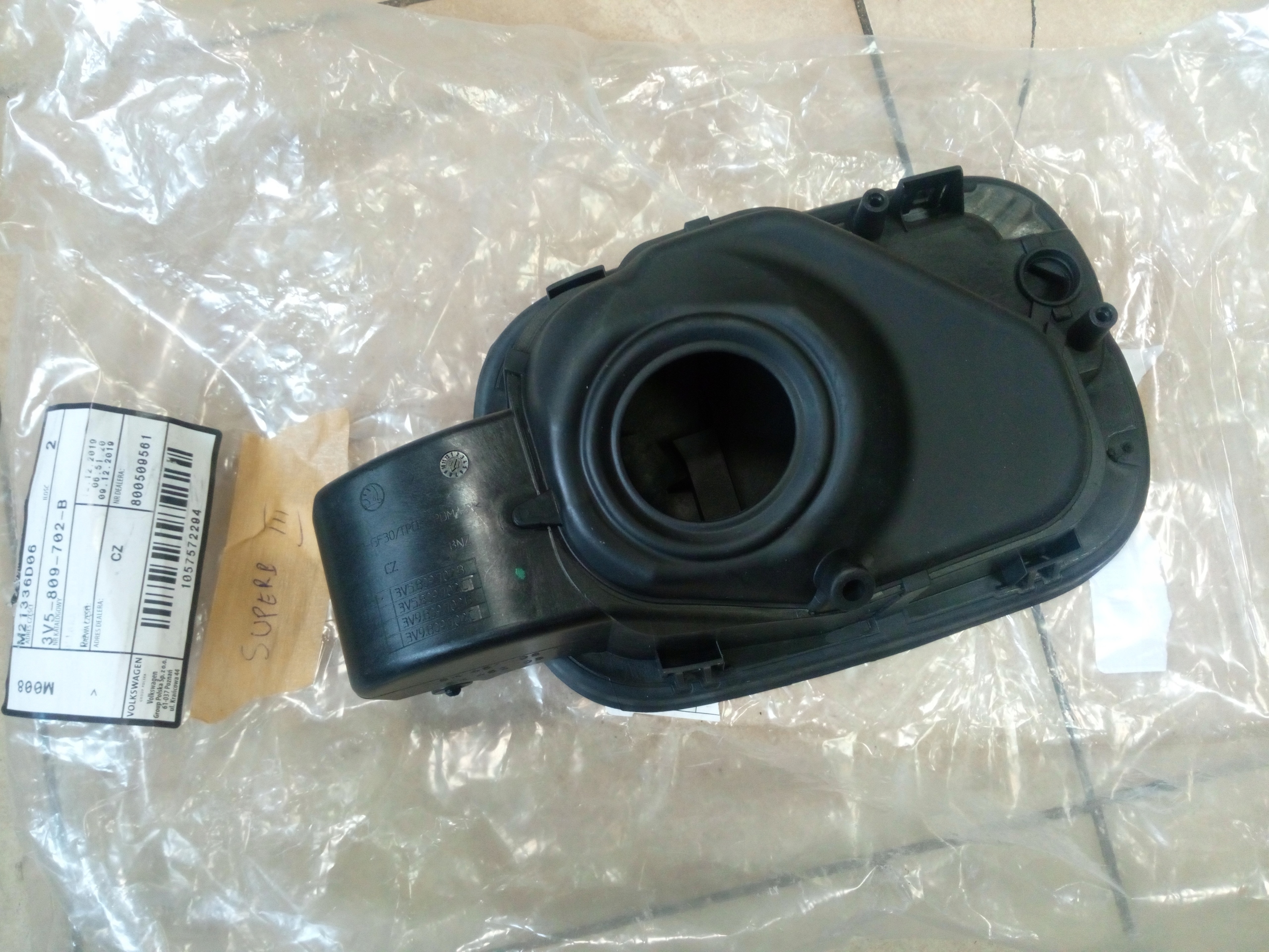 ЛЮЧОК ЗАЛИВА SKODA SUPERB III NOWAv5809702b ОРИГИНАЛ.*