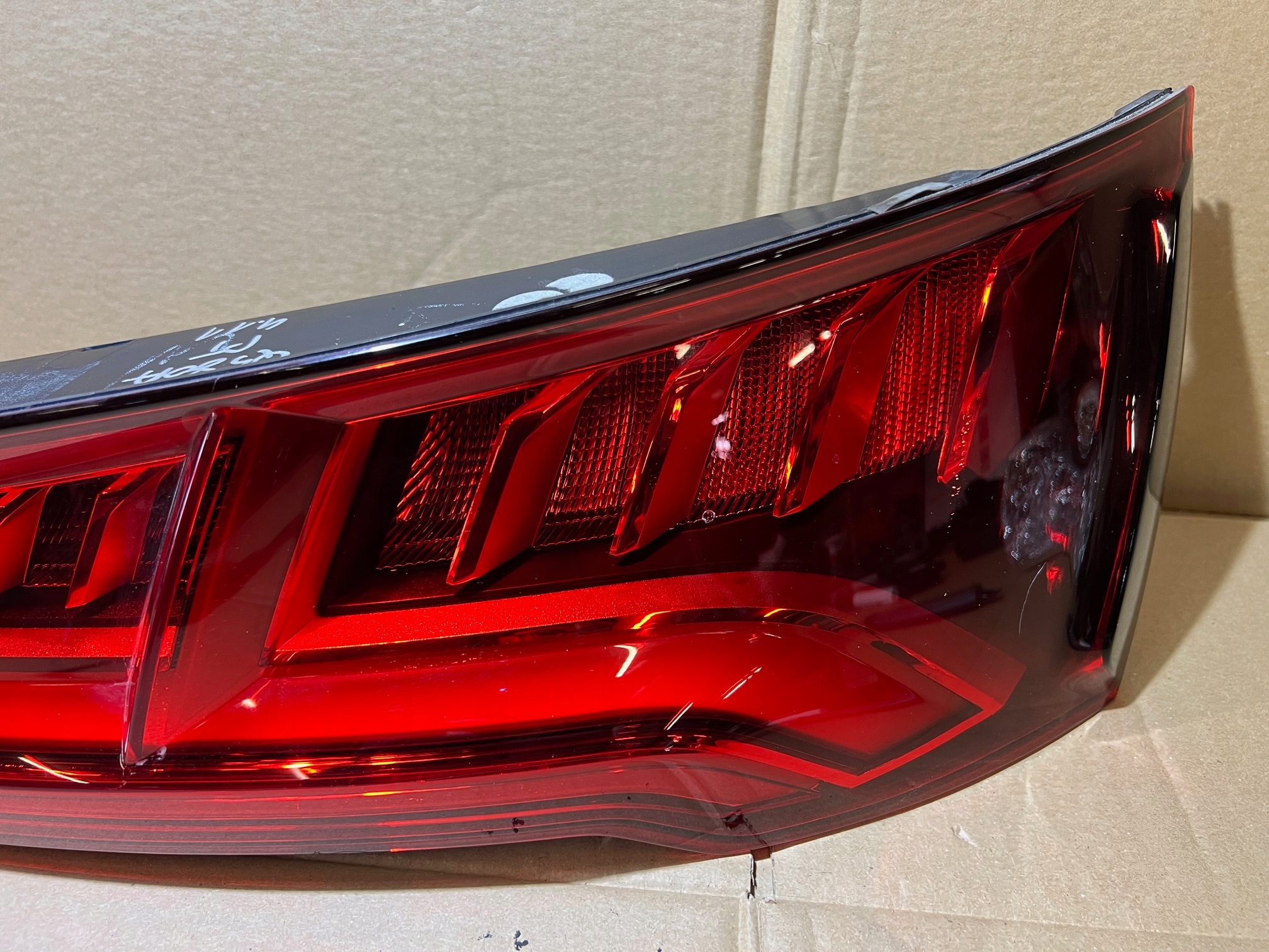 AUDI Q5 80A light LED right rear right rear part
