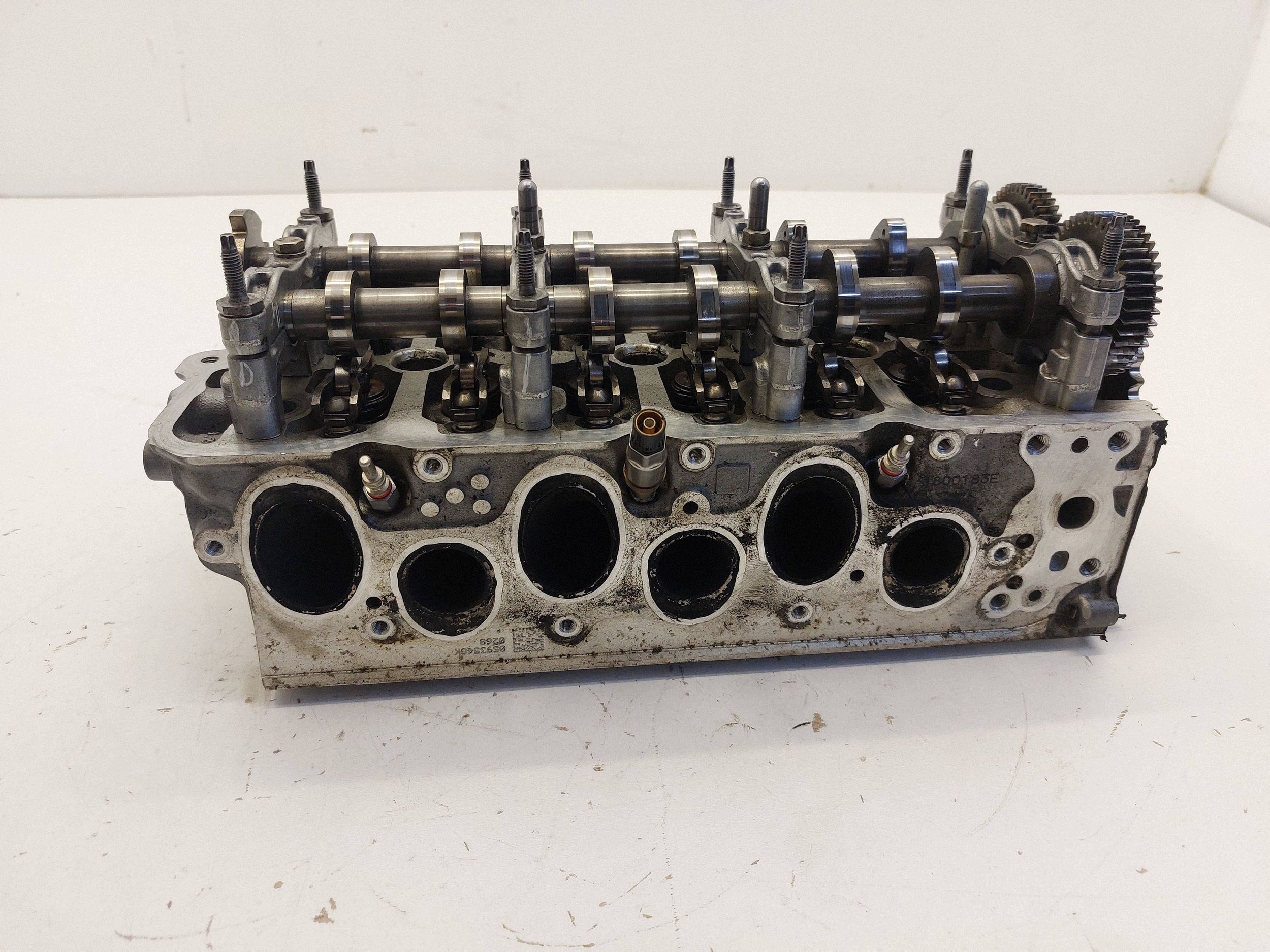 VW AMAROK AUDI A4 A5 A6 A7 Q7 4M 3.0 TDI CRT vačky hlava pravá 059354GK