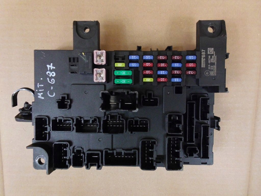 Mitsubishi Outlander III module control unit BSM BSI 8637B687