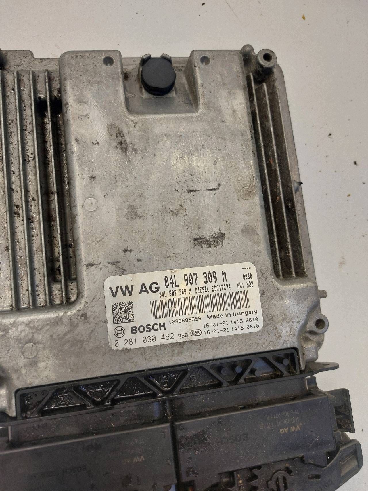 VW TOURAN PASSAT B8 GOLF VII 2.0 TDI computer control unit 04L907309M