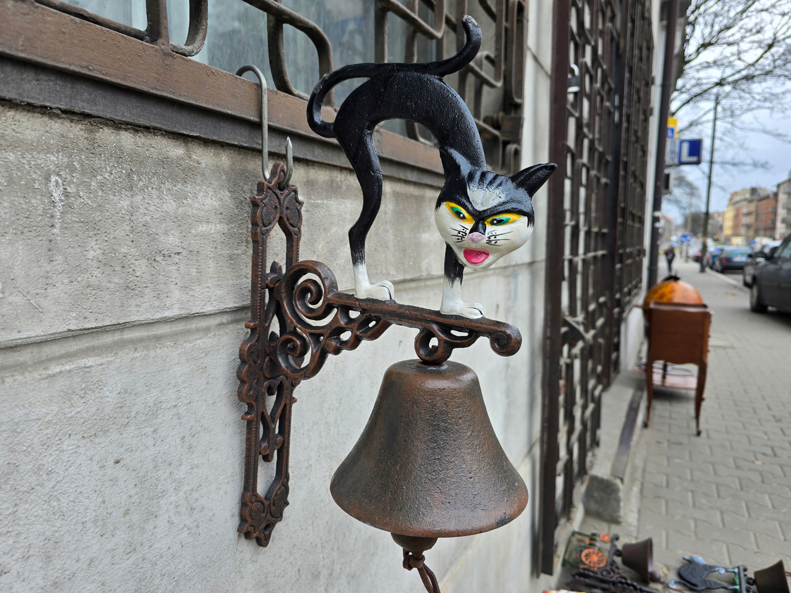 Żeliwny dzwon kot