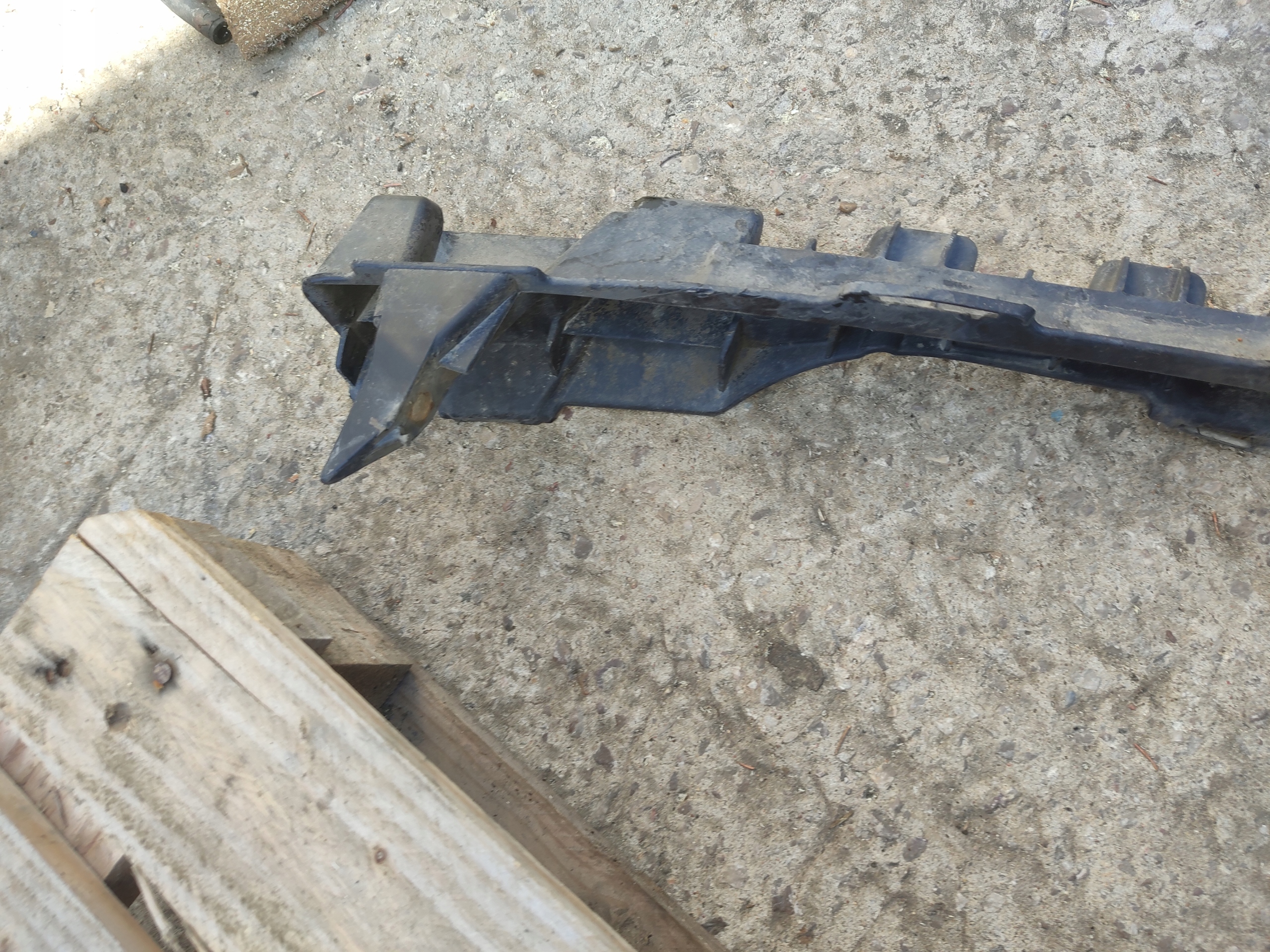 support pillar of a bumper front MERCEDES C W204 A2048850065