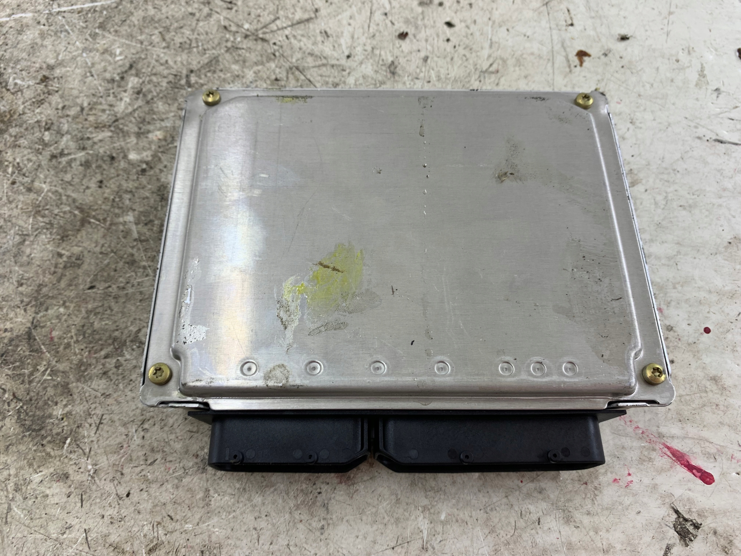 AUDI A6 C5 A4 B5 2.4 control unit of the engine 3B0907552BJ