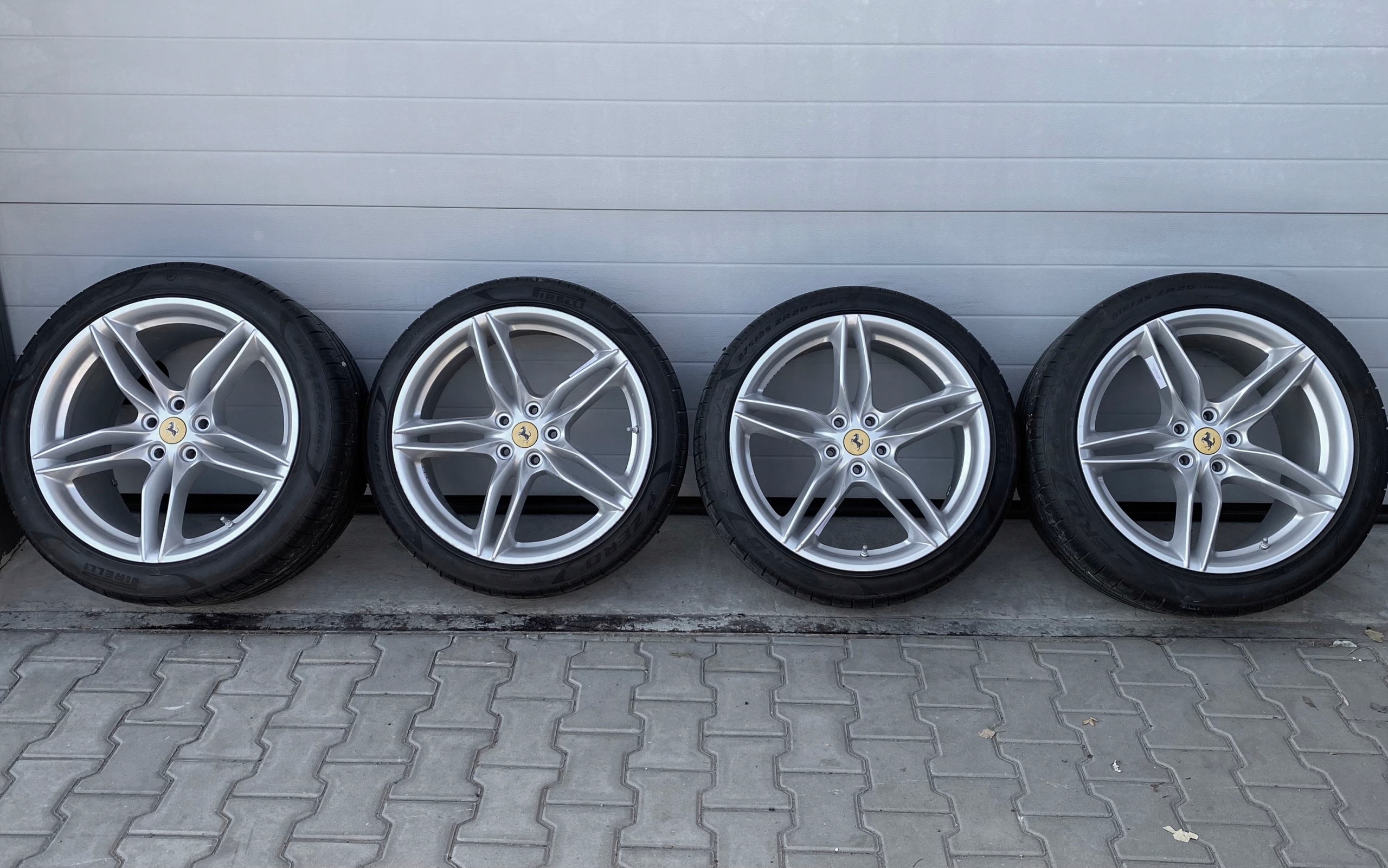 FERRARI 812 GTS complete wheels wheels running board 20