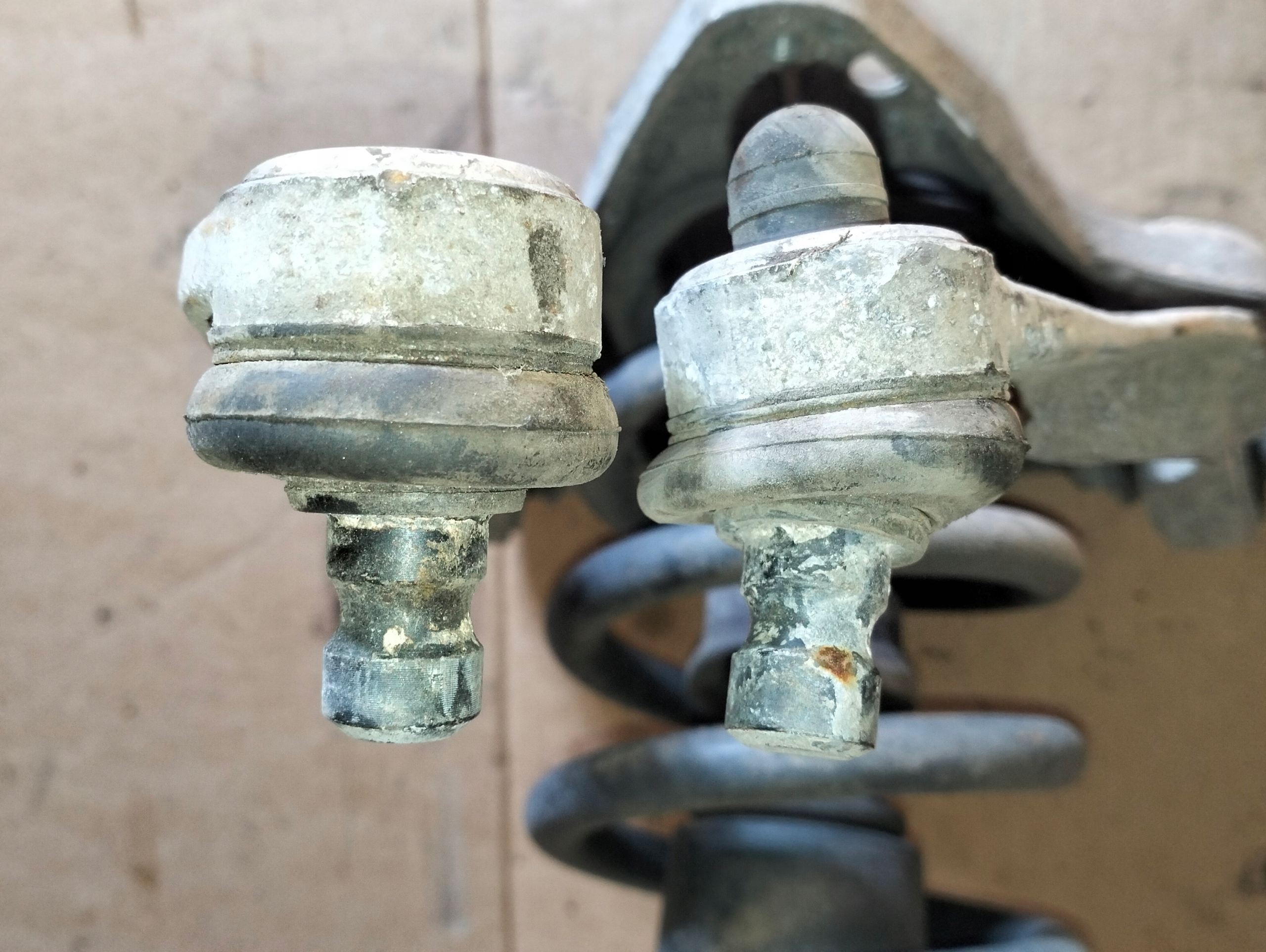 shock absorber front AUDI A4 B6 2.5 TDI KYB 341845
