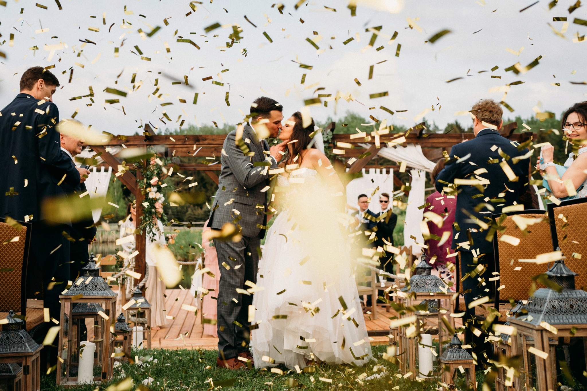 TUBY STRZELAJĄCE ZŁOTE KONFETTI PASKI NA IMPREZĘ URODZINY ŚLUB WESELE 40cm Kod producenta ARMATKA WYSTRZAŁOWA NOWY ROK SYLWEK ROCZNICA