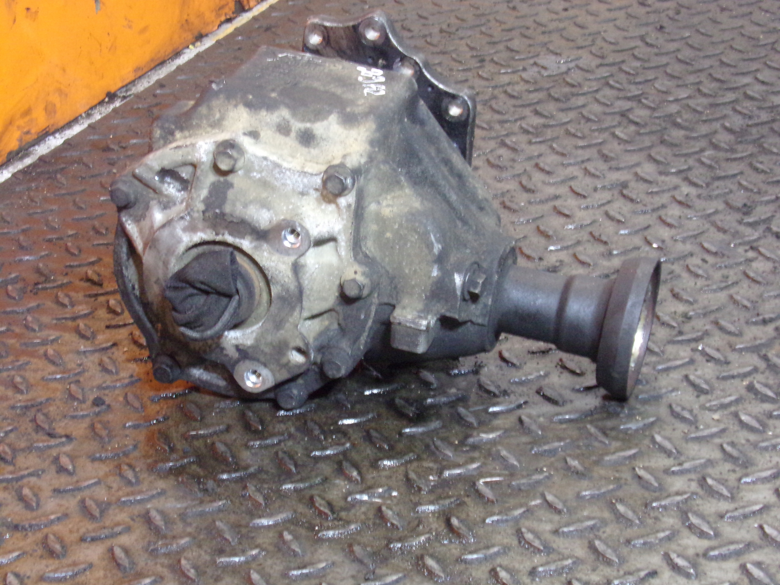 VOLVO XC90 2.4 D5 08r 185KM reduktor 30700016 Rodzaj skrzyni Automatyczna