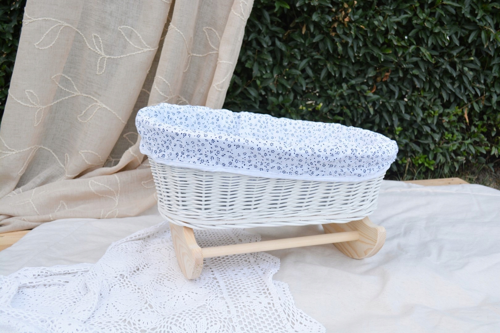 KOŁYSKA WIKLINOWA D/LALEK BIAŁY + DODATKI Rodzaj kołyska