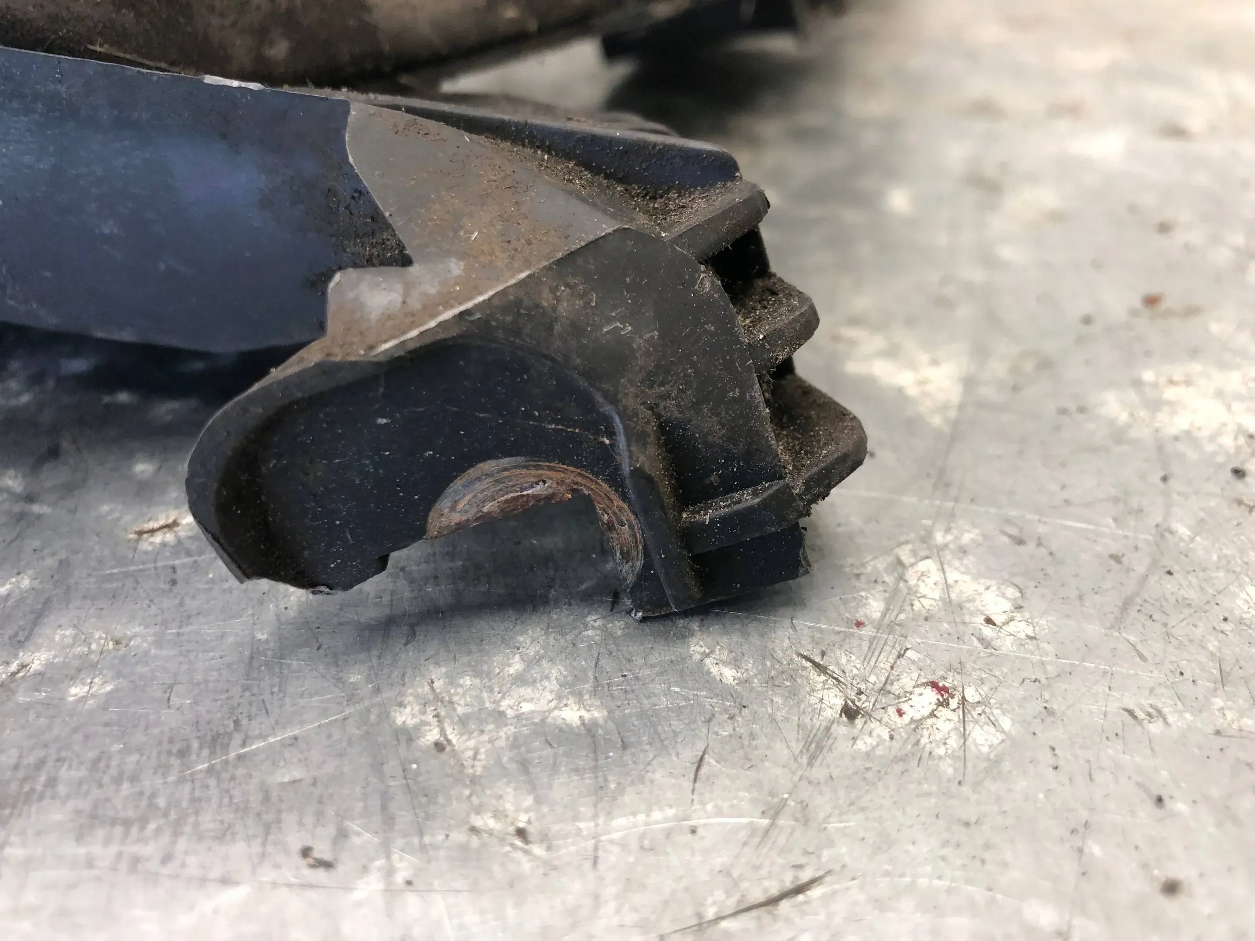 light right front PEUGEOT 107 81110-0H030