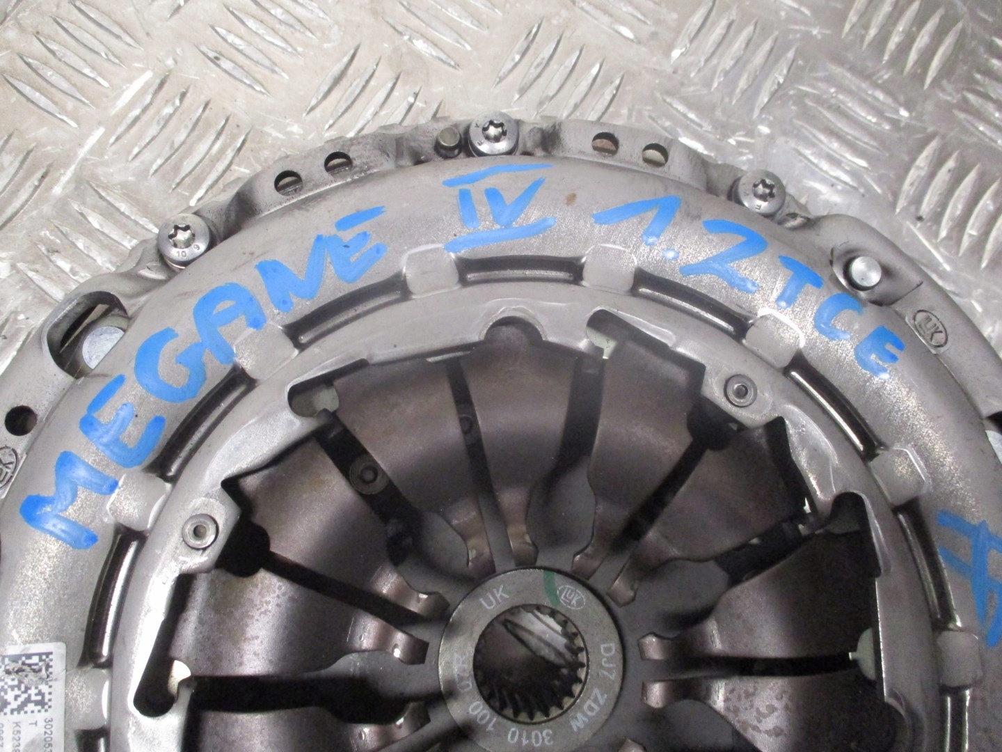 clutch RENAULT MEGANE IV 1,2TCE 302053062R