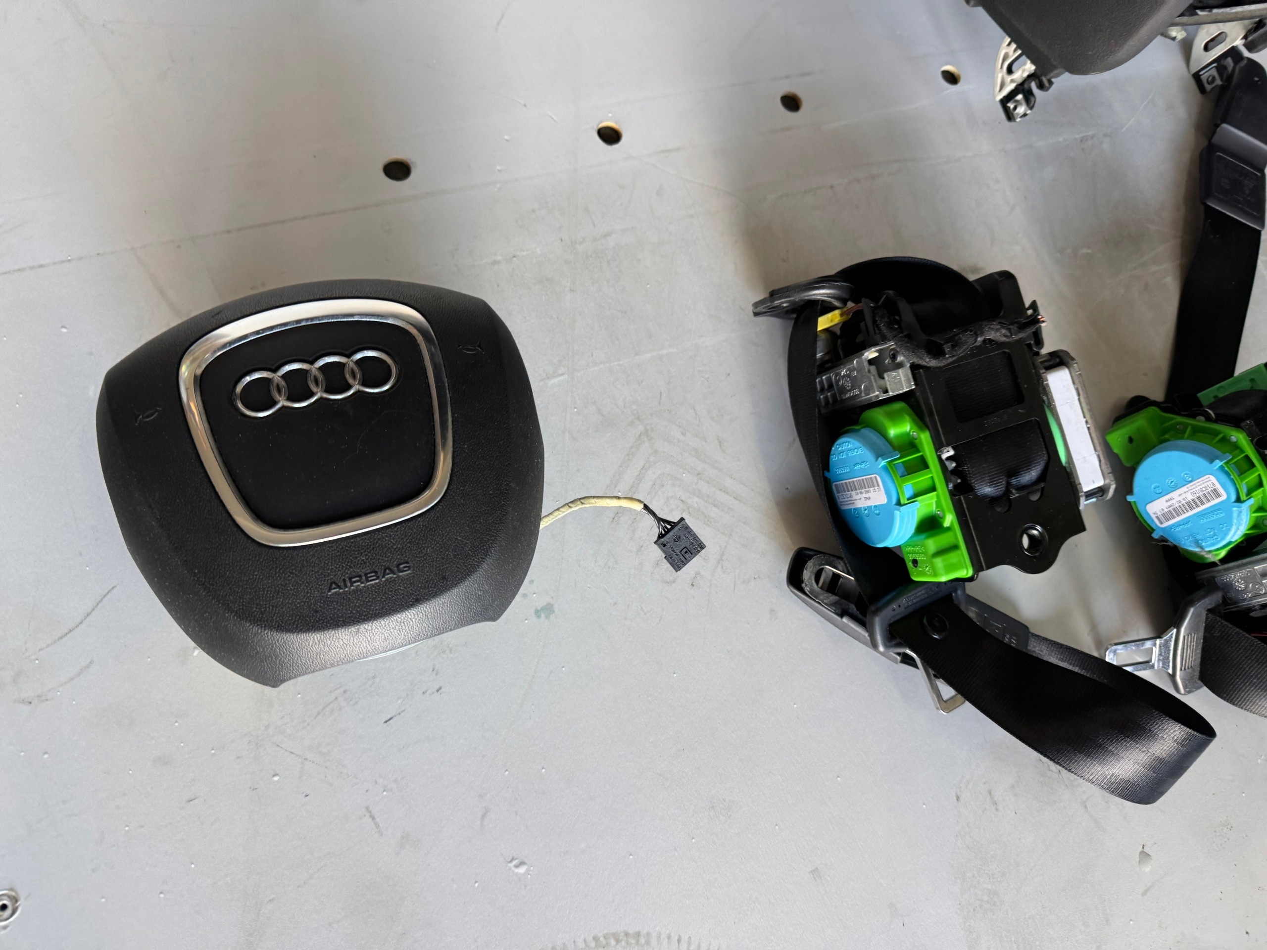 console dashboard airbag tension belts AUDI A4 B8 original DEMONTAZ BDB