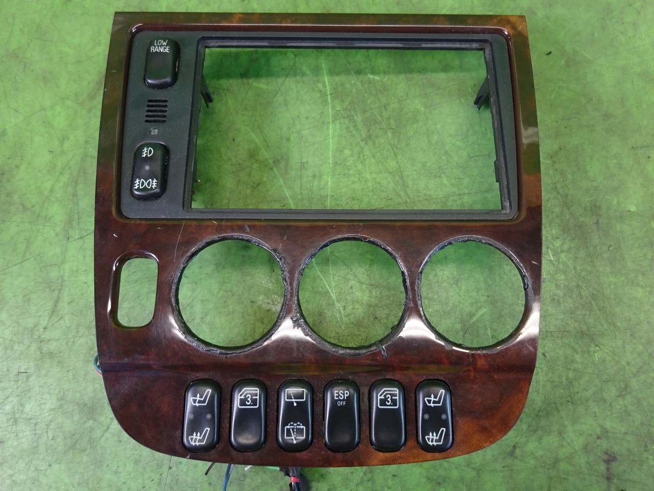 A1636801836 - Рамка панель кабіни MERCEDES W163 99R