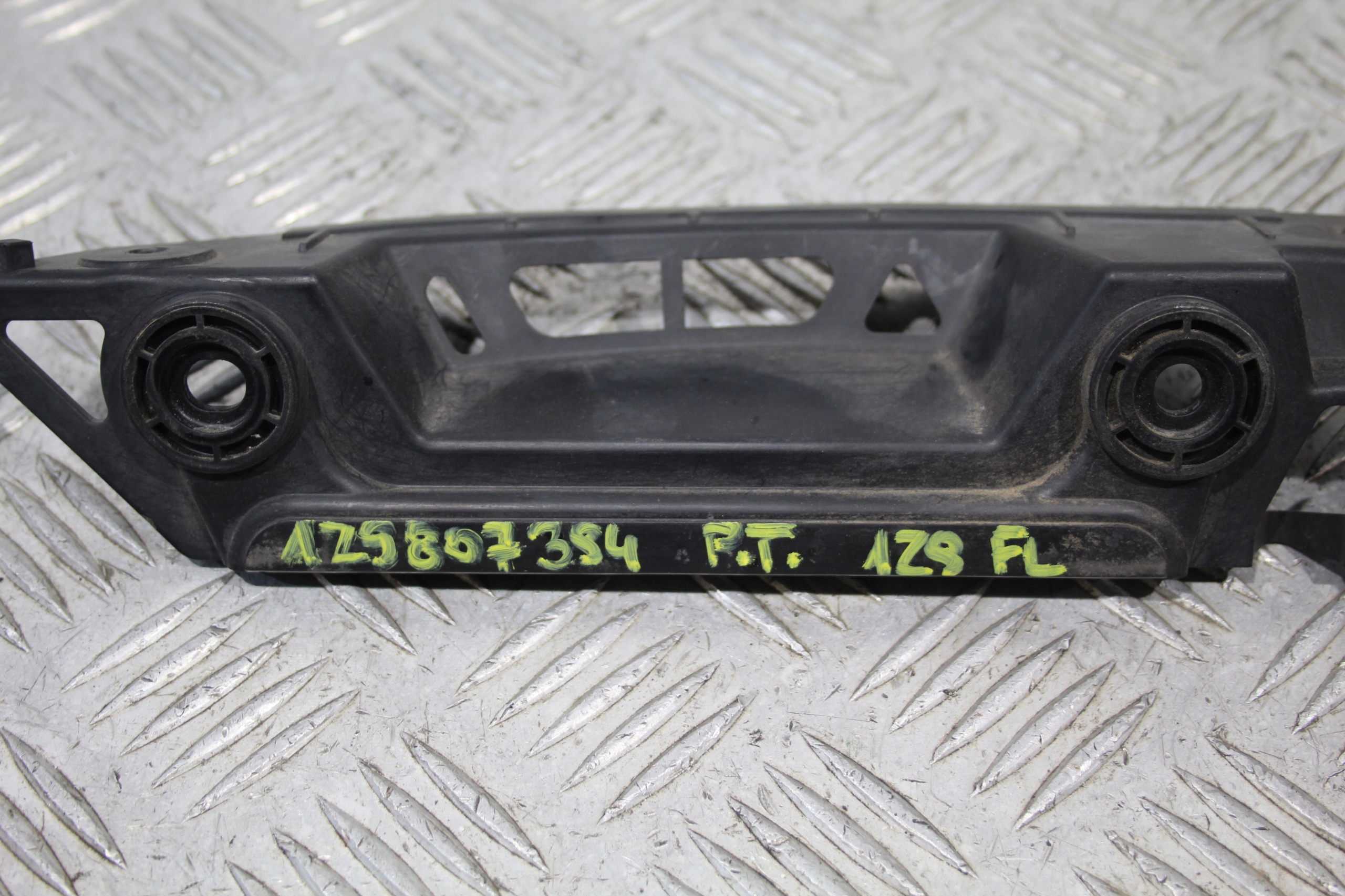 bumper bracket PRAW rear part SKODA OCTAVIA II 1Z9807394