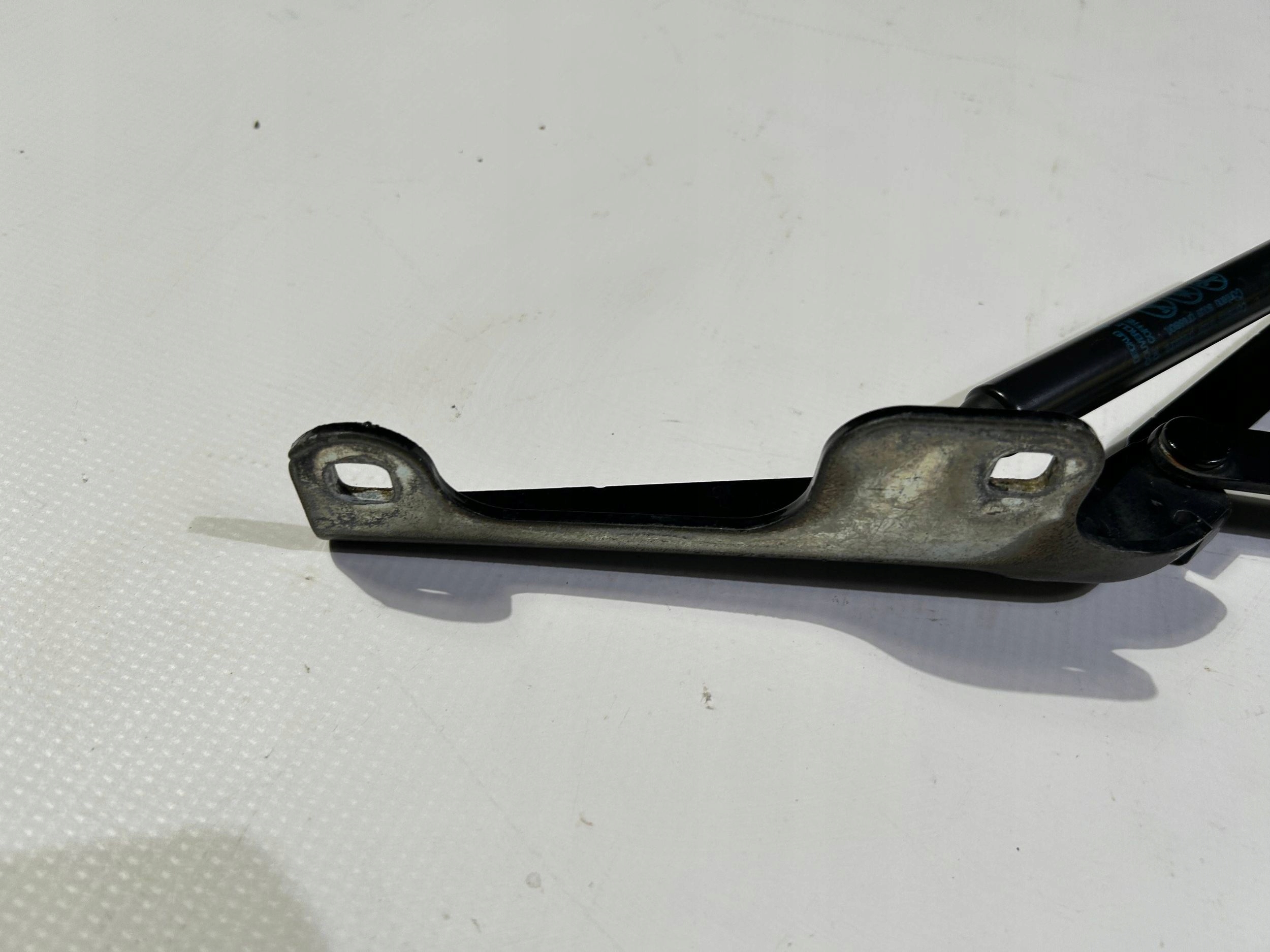 hinges bonnet boot damper left right Chevrolet Camaro Cabrio 2009r
