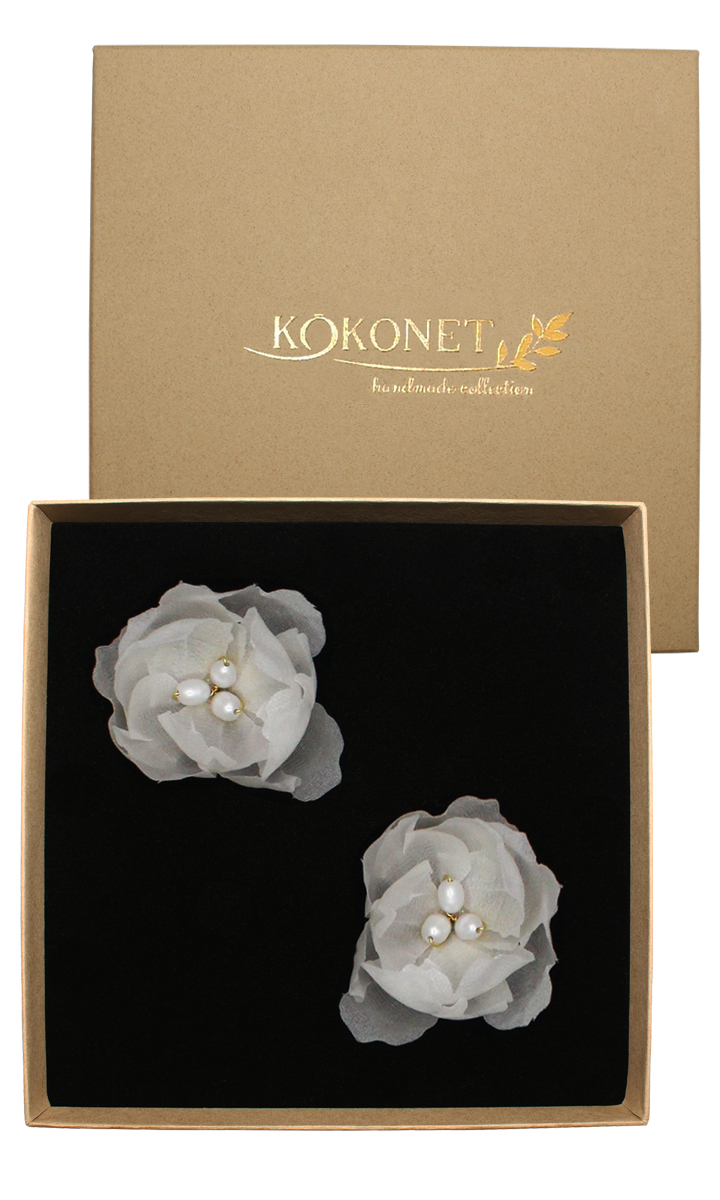 Pozlacené náušnice svatební květinové květy perly tyčinky v krabičce unikátní