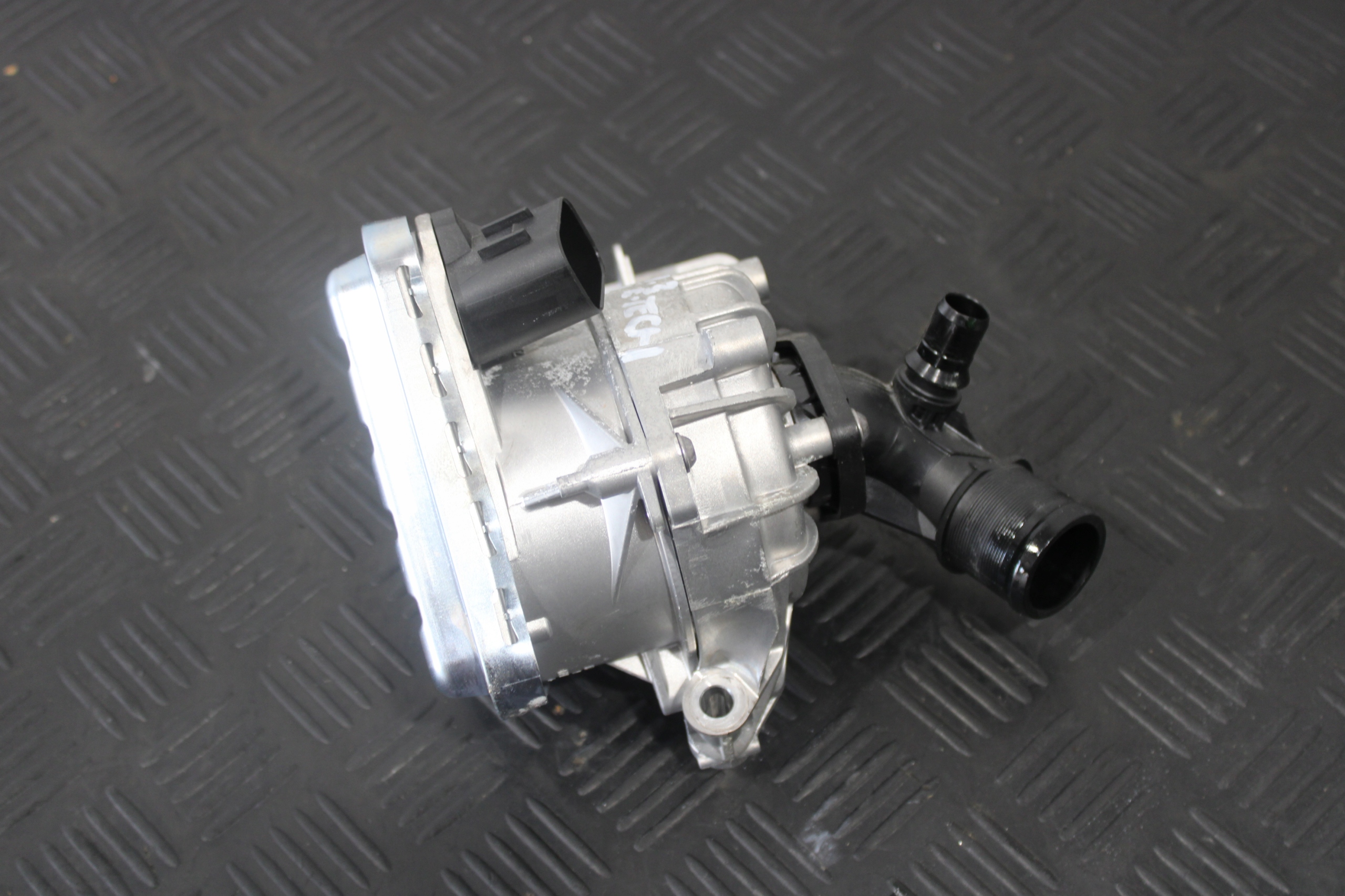 water pump RENAULT AUSTRAL 210100445R