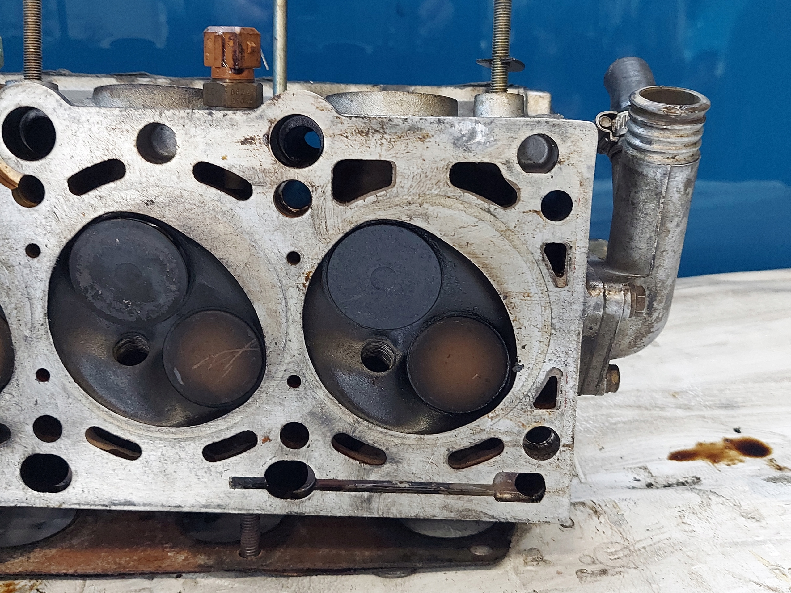 head. BMW E30 1.8 B 1706937