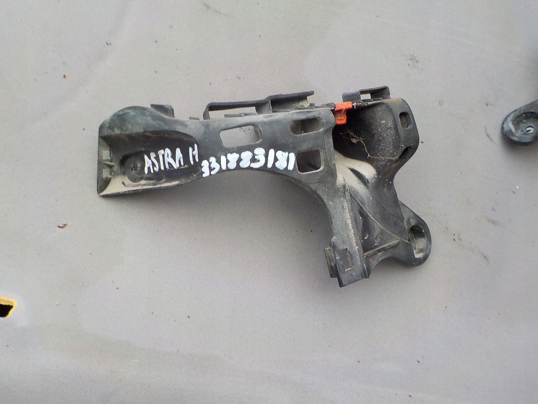 bumper bracket right rear part opel astra H kombi 13143107 2007r