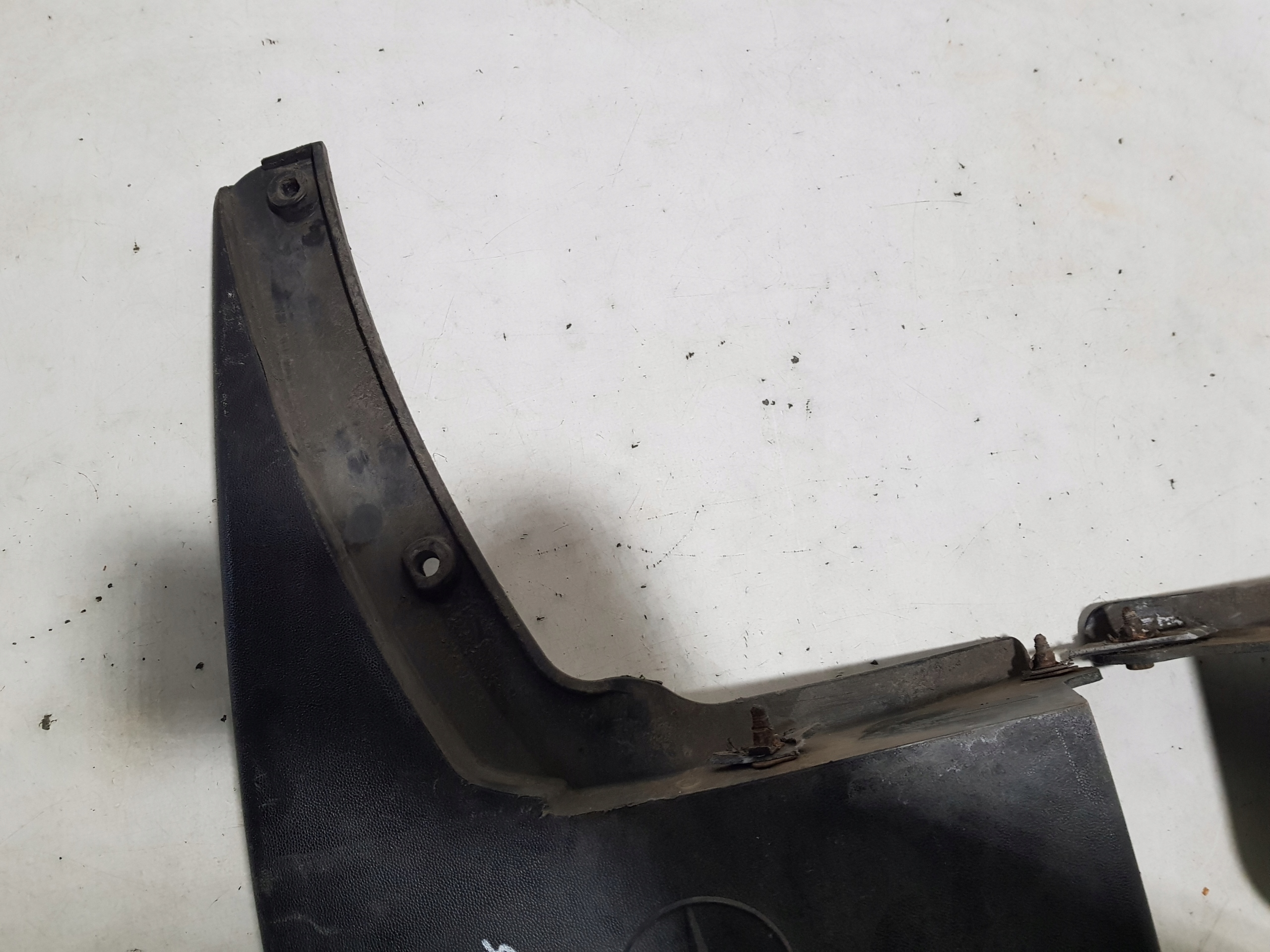 Bavette pare boue Aile MERCEDES GL X164