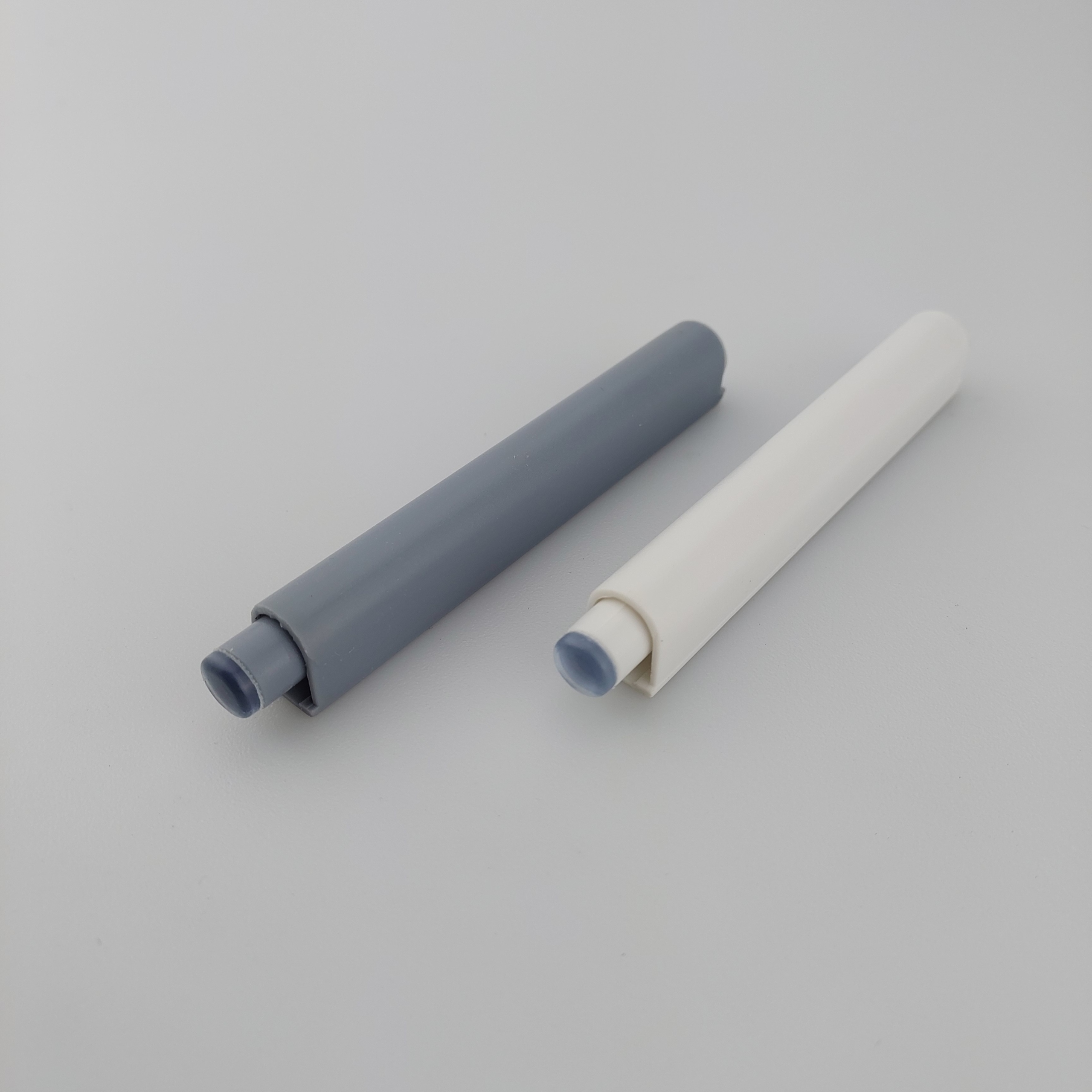 ODBOJNIK BIAŁY DO DRZWI AMORTYZATOR DO SZAFKI SZAFY KAUCZUKOWA GŁÓWKA Szerokość produktu 1.4 cm