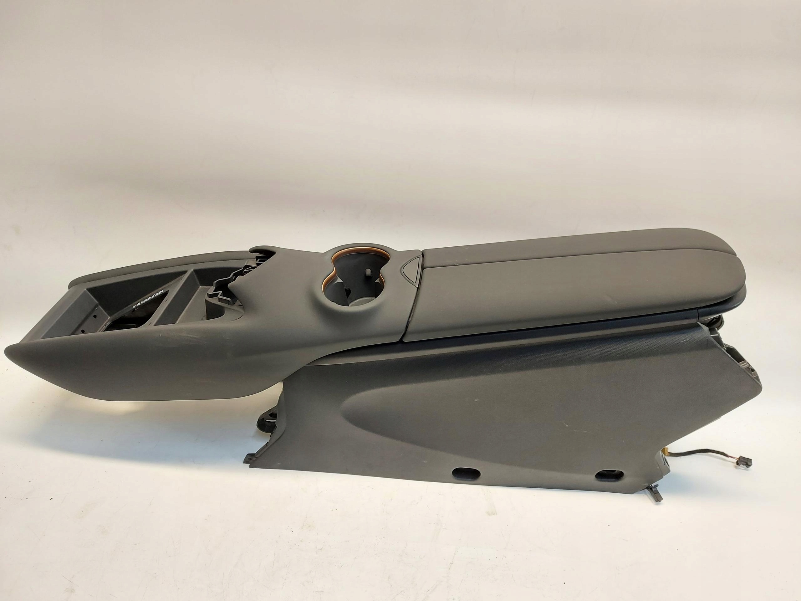 Cupra Tavascan 11H 2025 plato boot rear part rear oryg