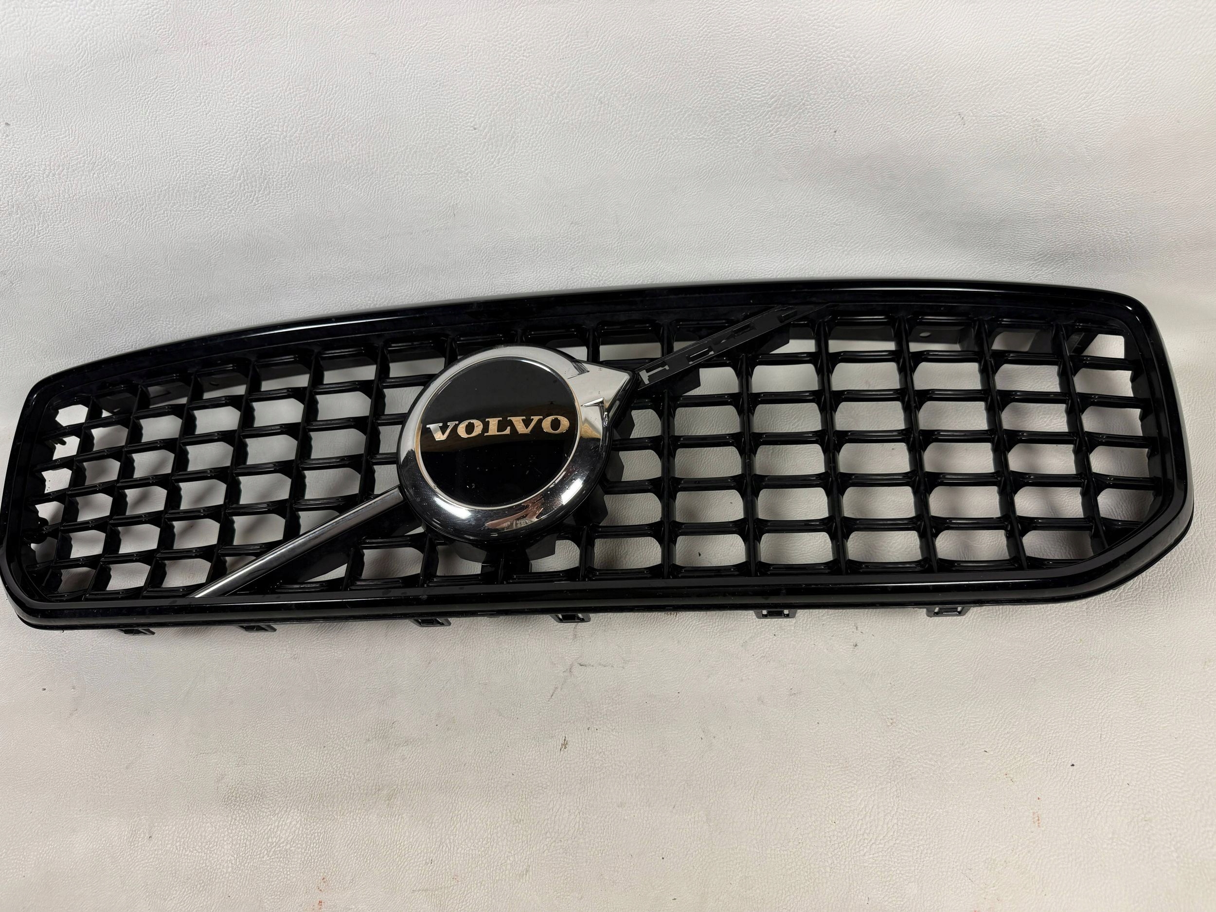 Volvo Xc-40 Xc40 R Design 22- Grille