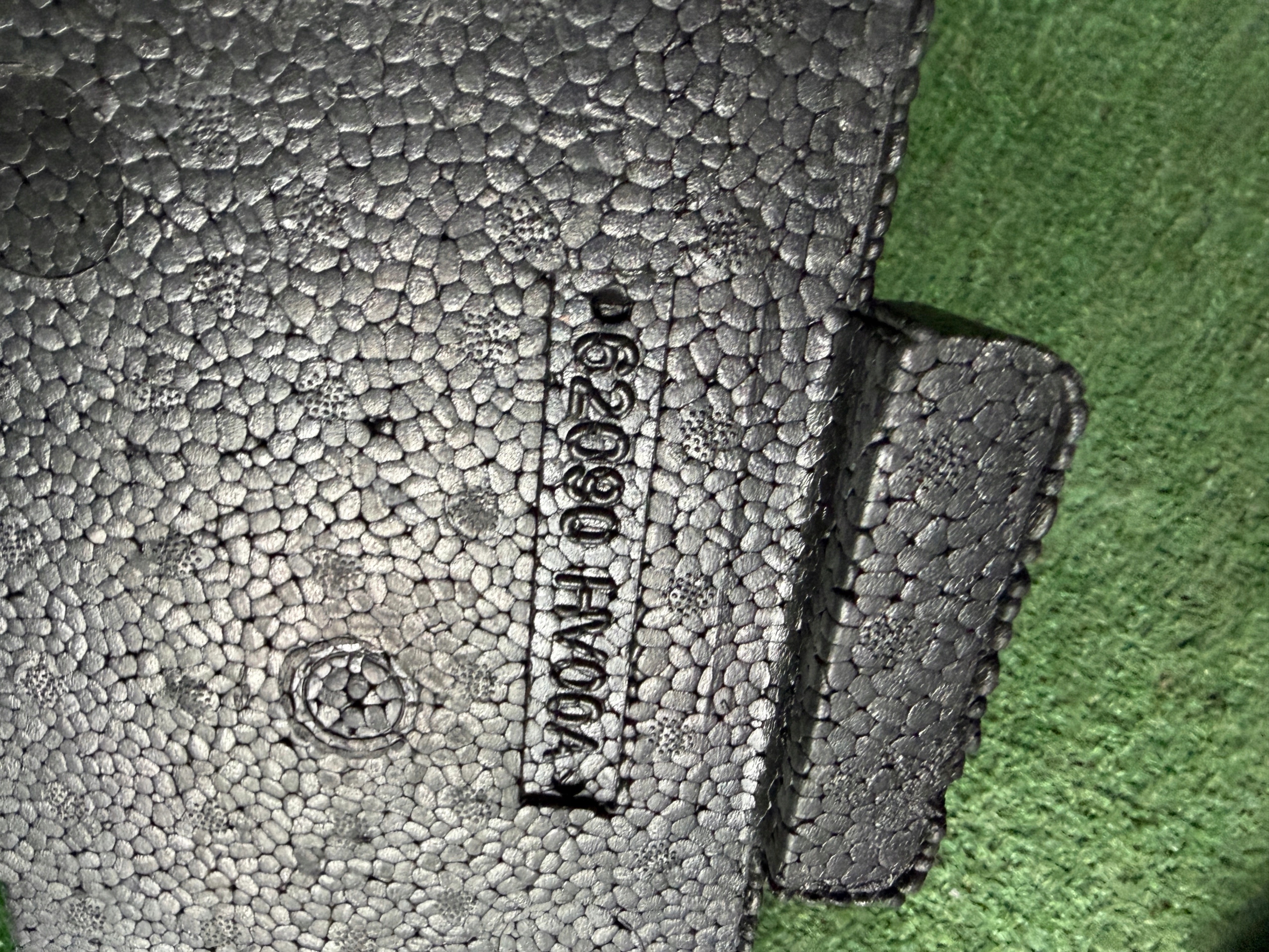NISSAN QASHQAI J11 ABSORBER nárazníku předek 62090HV00A