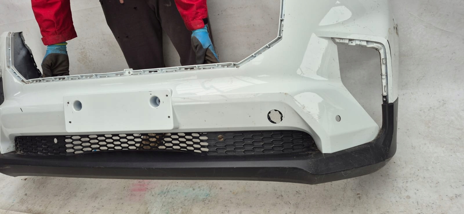 MAXUS EV90 V90 e DELIVER 9 19-> bumper front front PDC