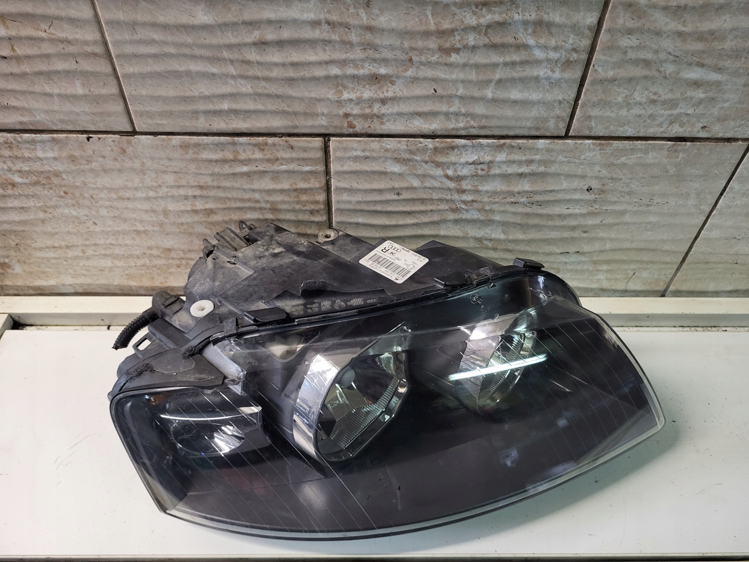 LAMPA PRAWY PRZÓD AUDI A3 8P EUROPA