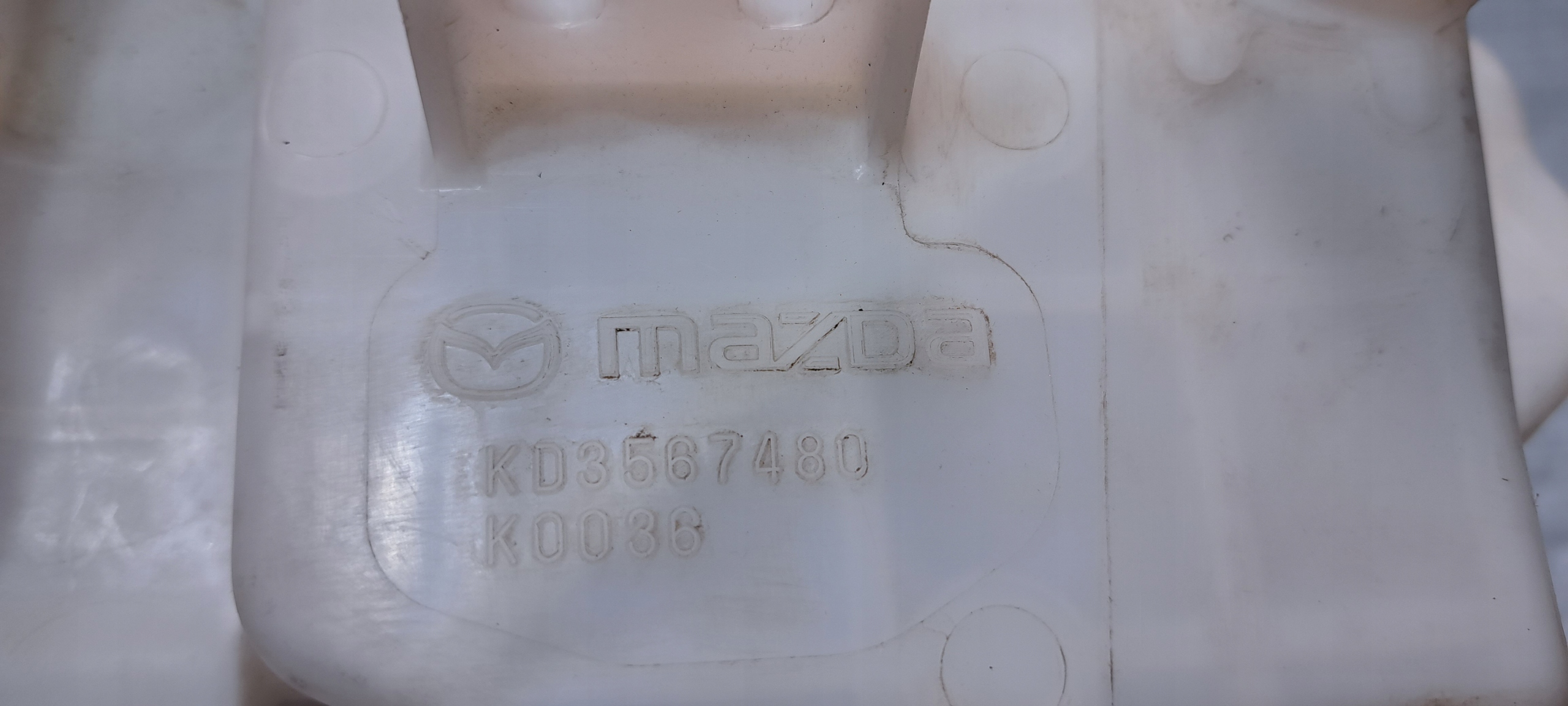 mazda II бачок омывателя KD3567480