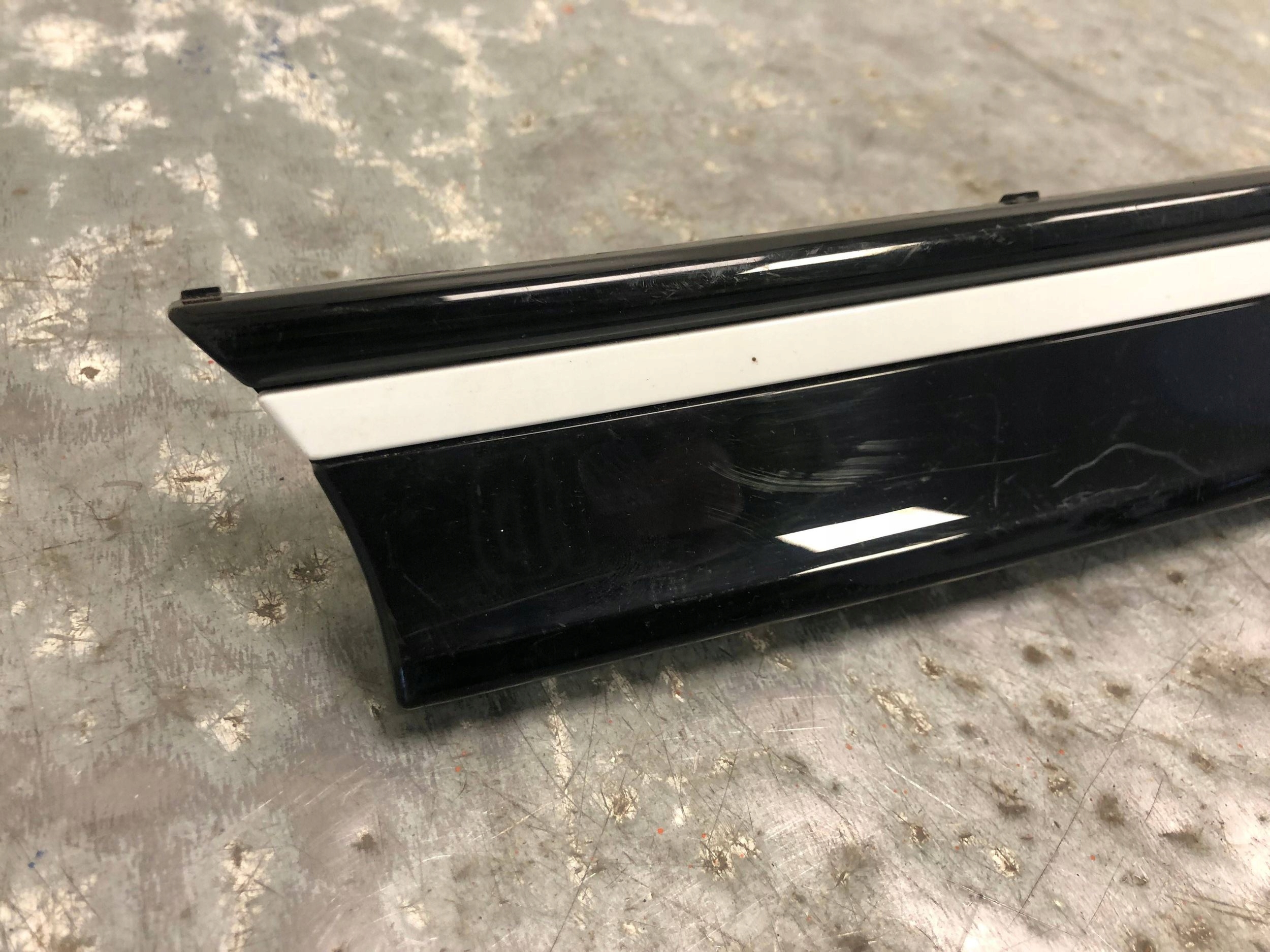 lišta GRILLA levá VW ID4 ID.4 11A853719