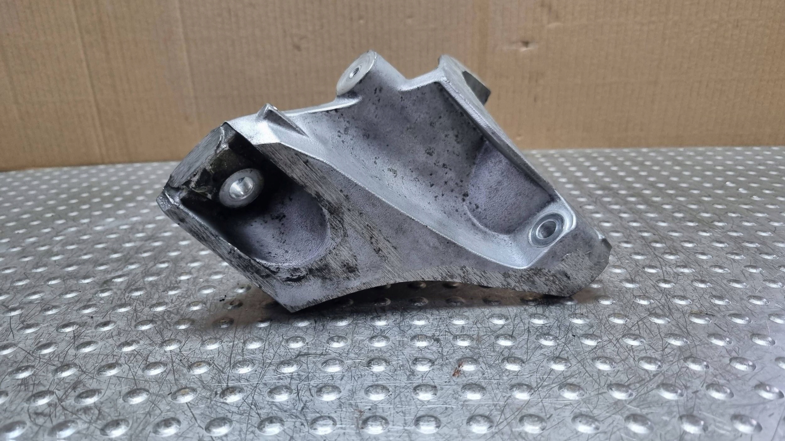 holder engine mount 7L8199308B AUDI Q7 4L TOUAREG 7P