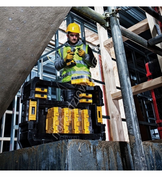 ORGANIZER BITÓW DEWALT TSTAK TOUGHCASE+ PREMIUM SKRZYNIA DT70716 Cechy dodatkowe uchwyt do przenoszenia
