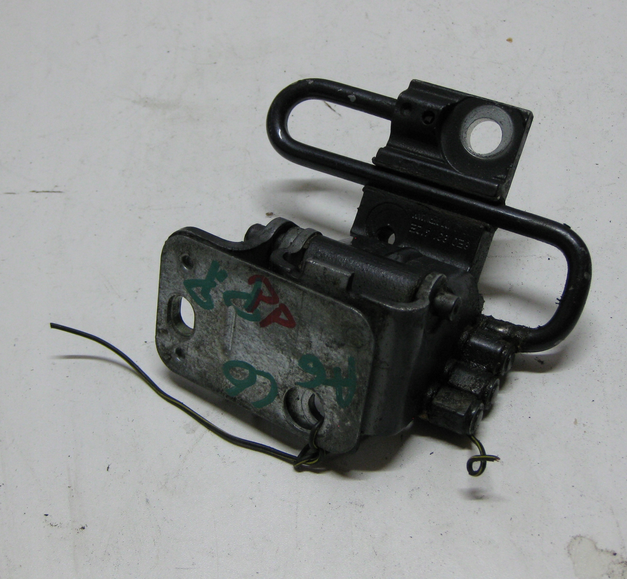 AUDI A6 C6 hinge door right front 8E0831412E