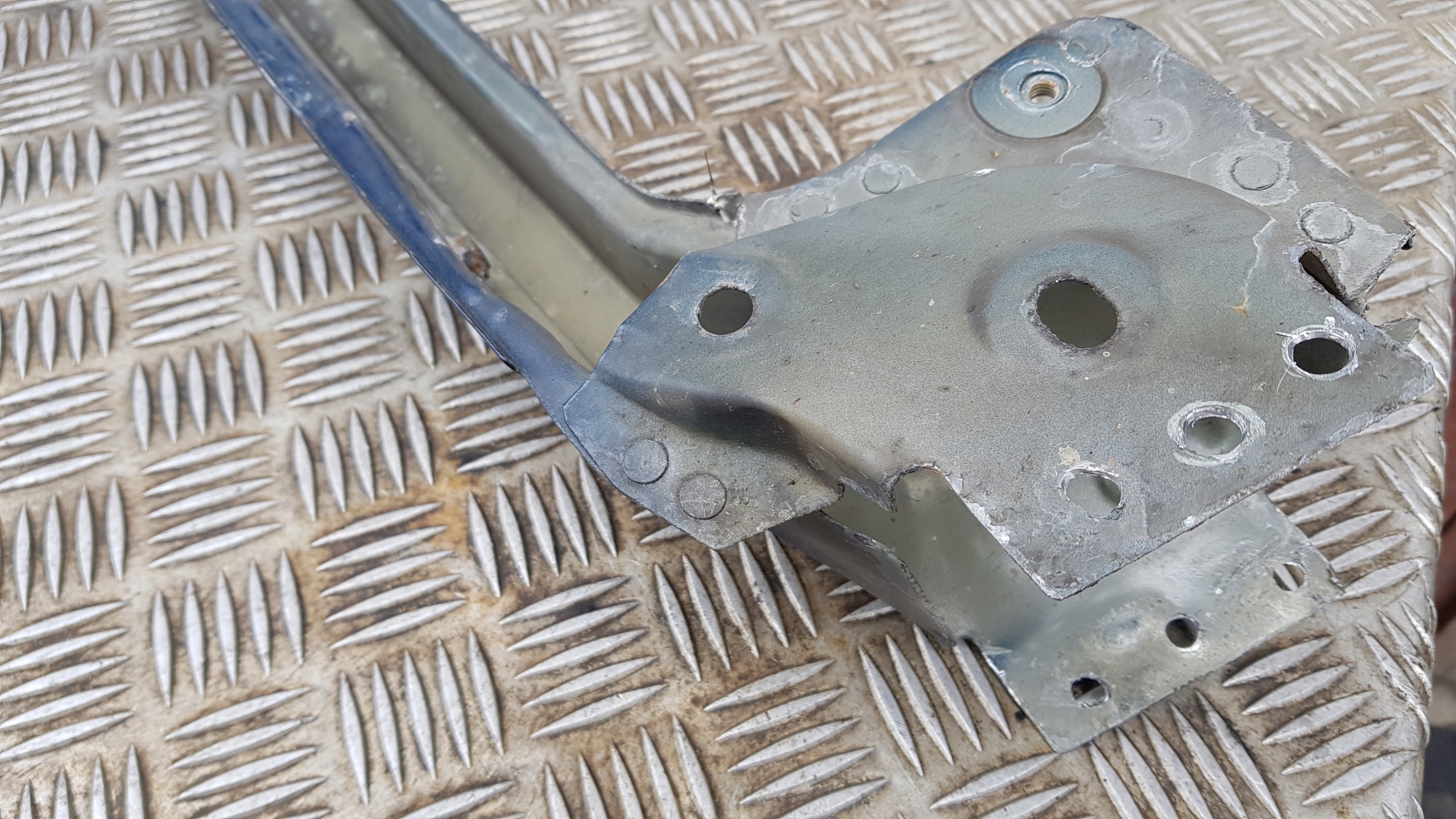 VOLVO V70 sider below bumper front pillar