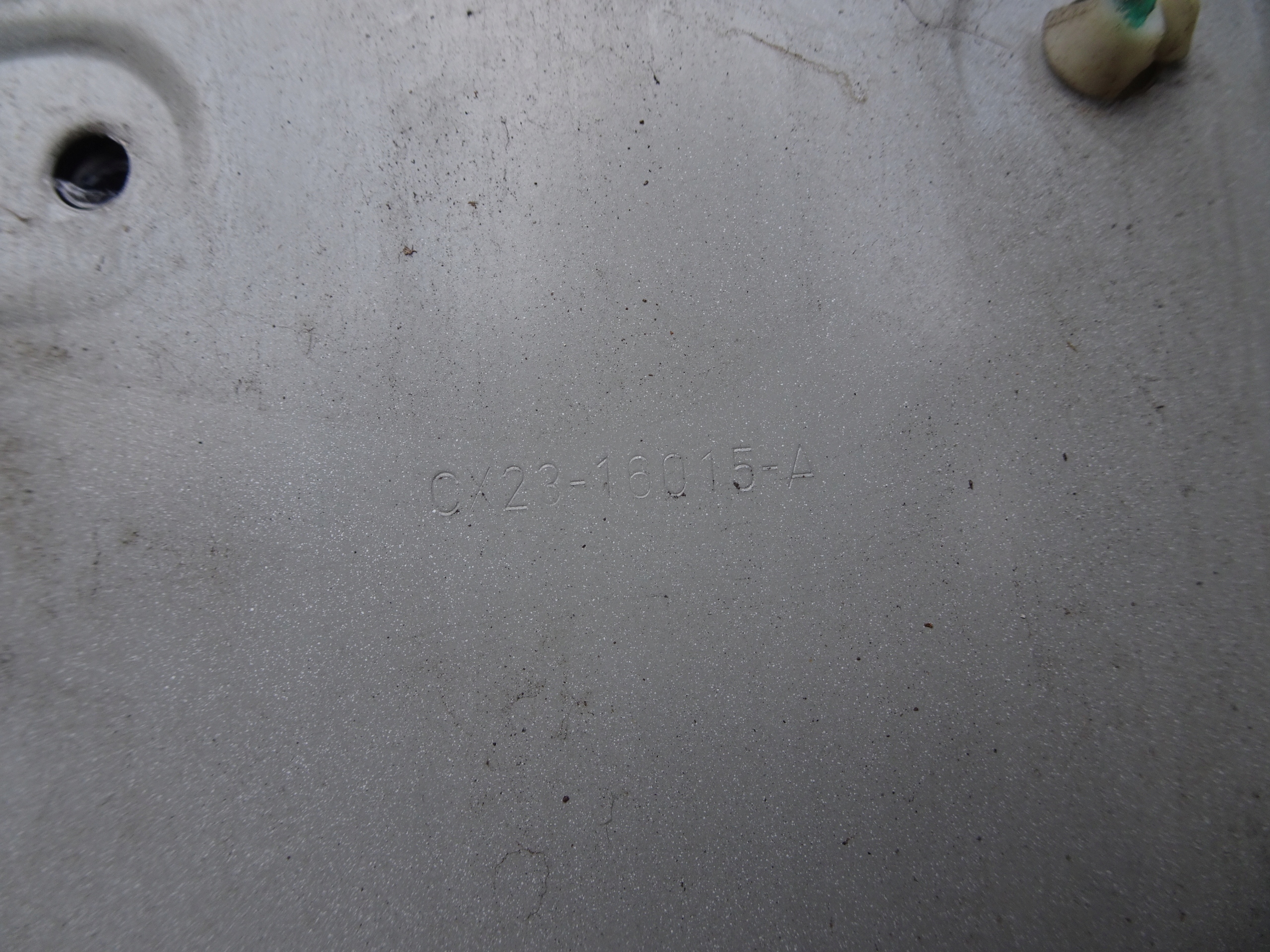 JAGUAR XF X250 LIFT BŁOTNIK PRAWY PRZÓD CX23-16015-A Producent części Jaguar OE